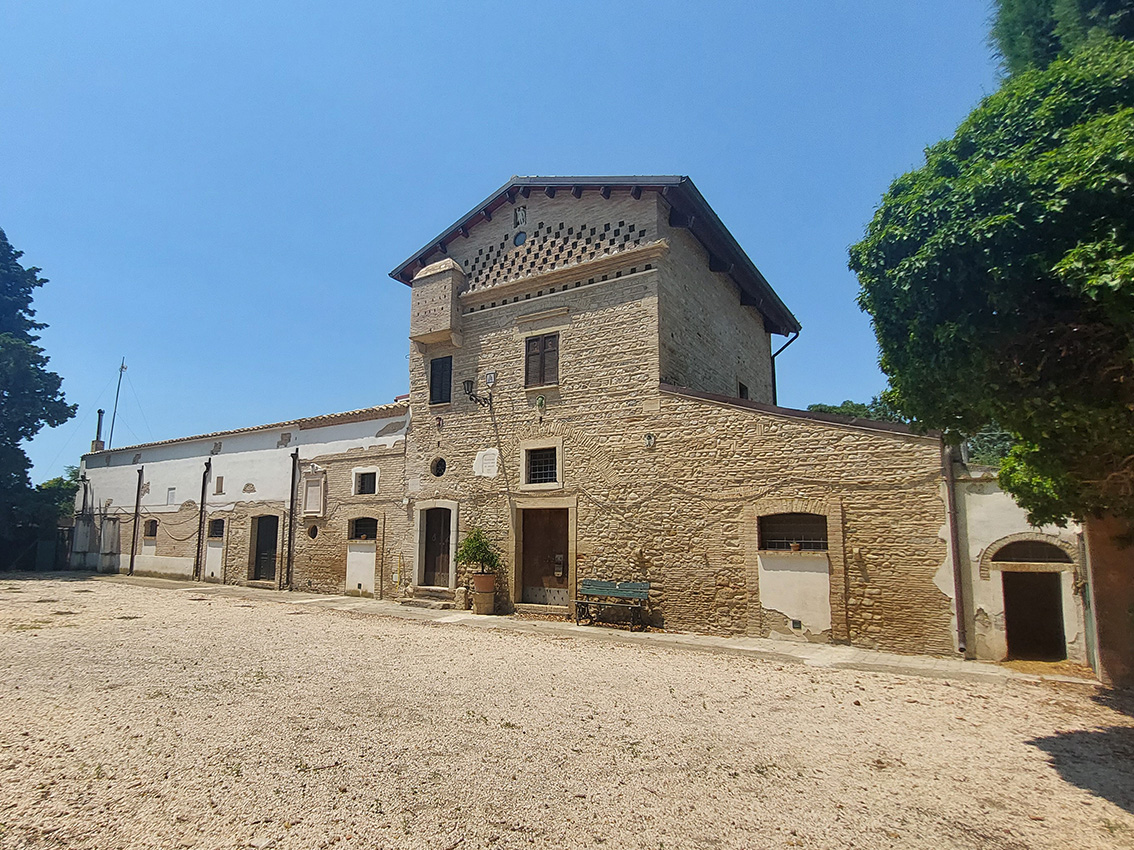 Masseria Fiume Morto