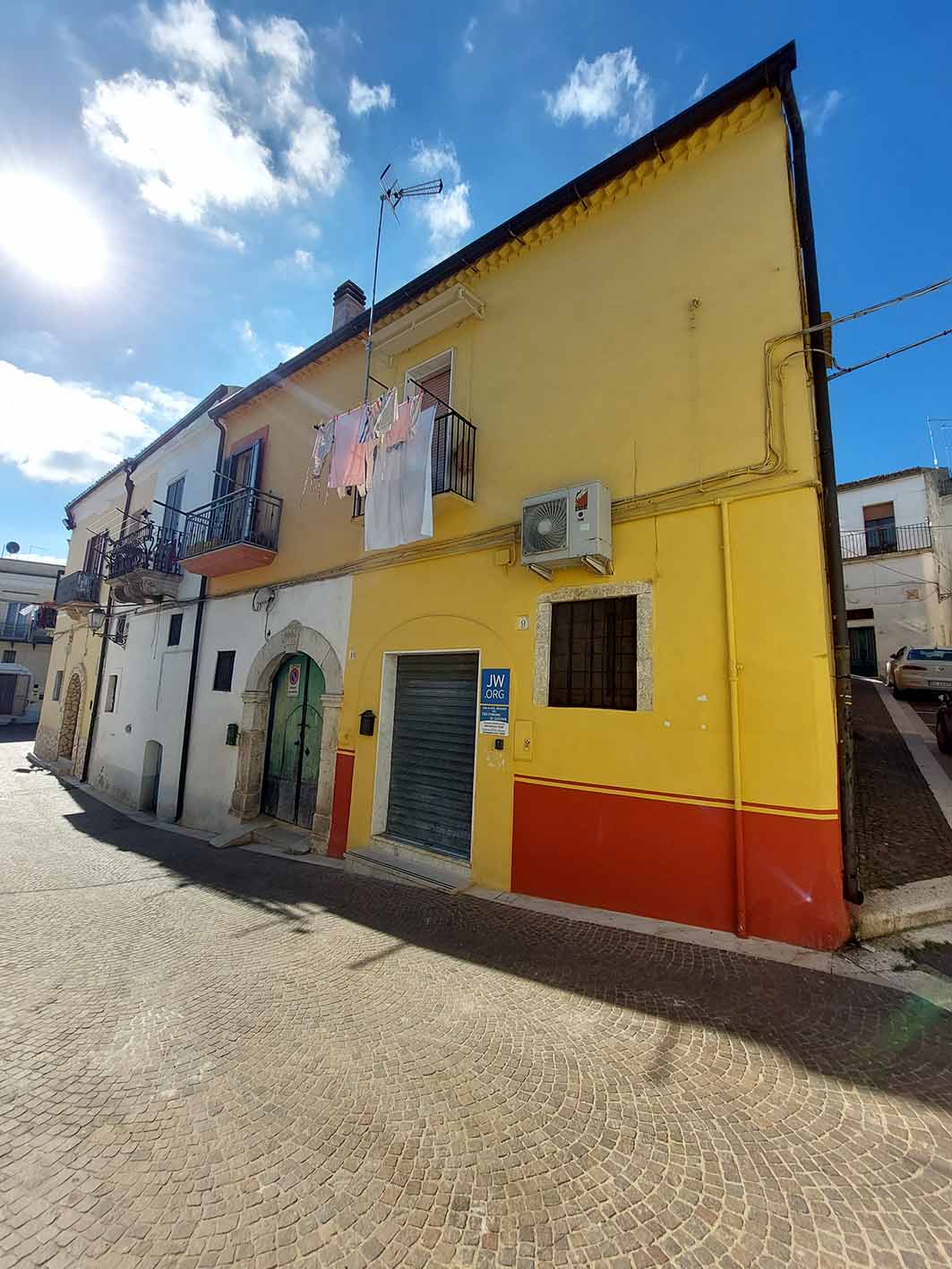 [Palazzo in Largo Tito Betuzio Barra, 10]