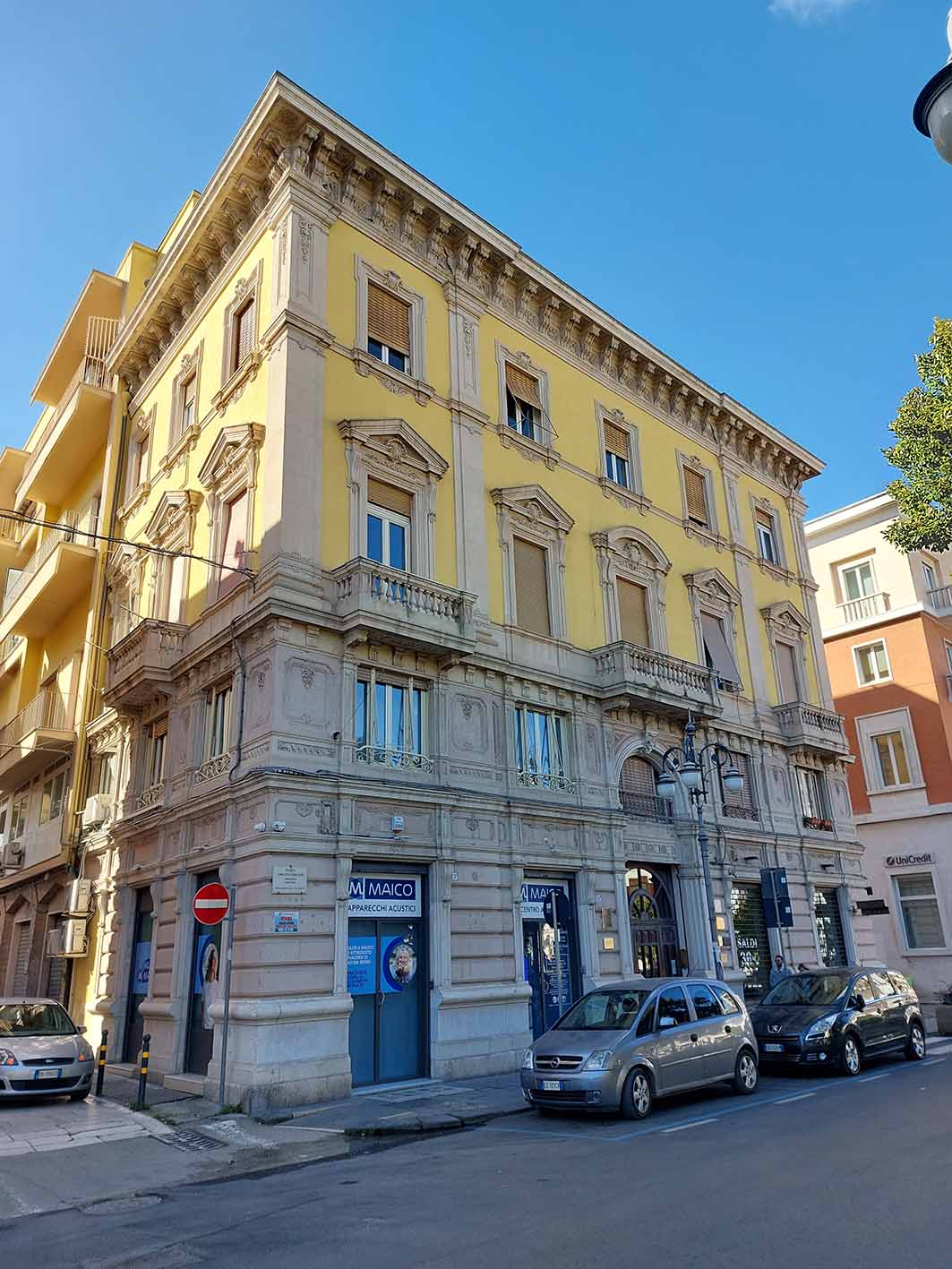 [Palazzo in Piazza Umberto Giordano, 14]