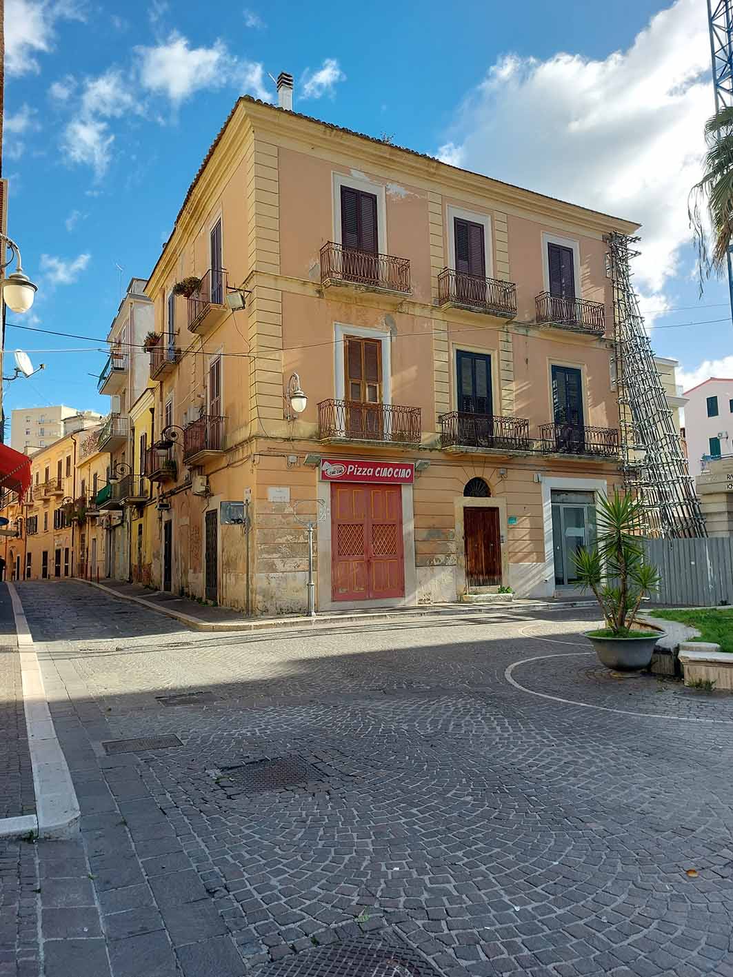 [Palazzo in Piazza del Lago]