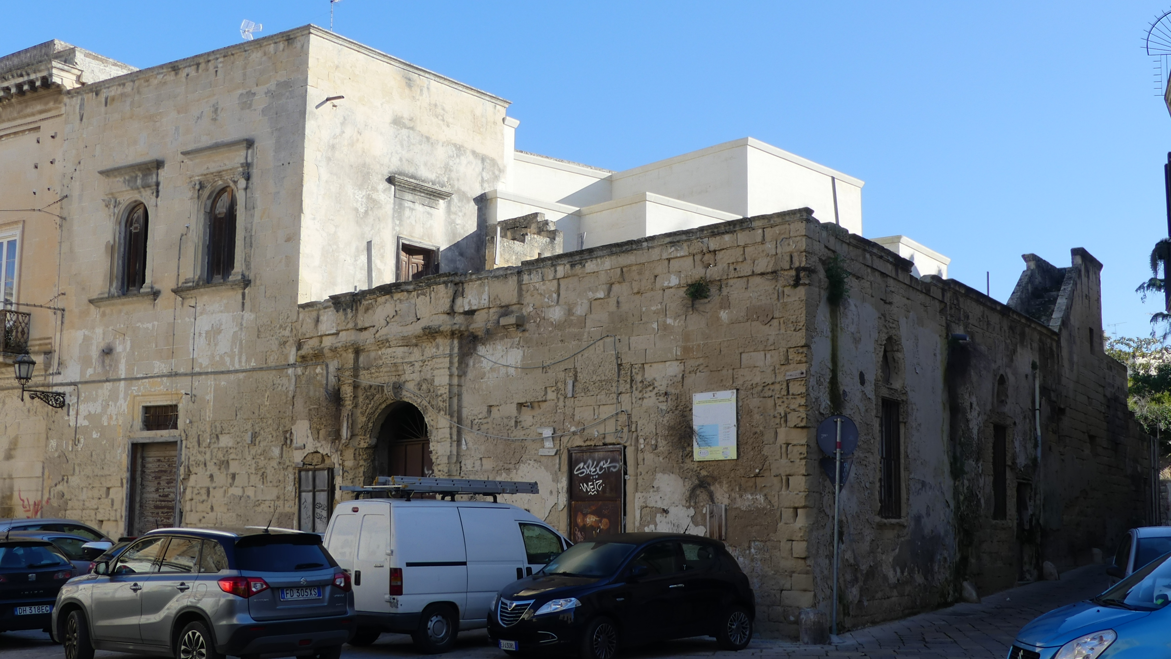 Palazzo Via A. Grandi, 36