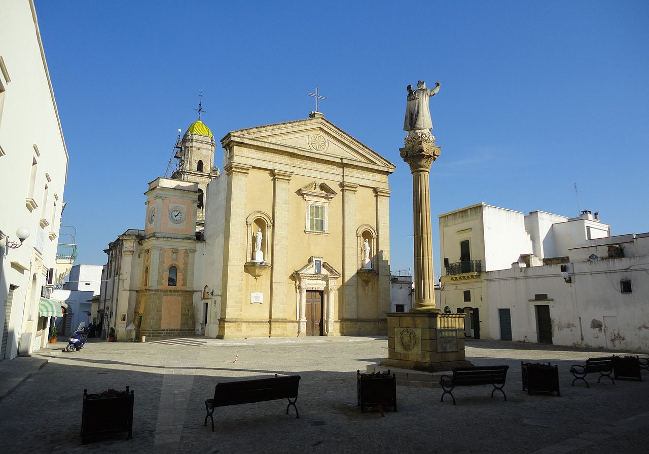 centro storico, di pianura, Taviano
