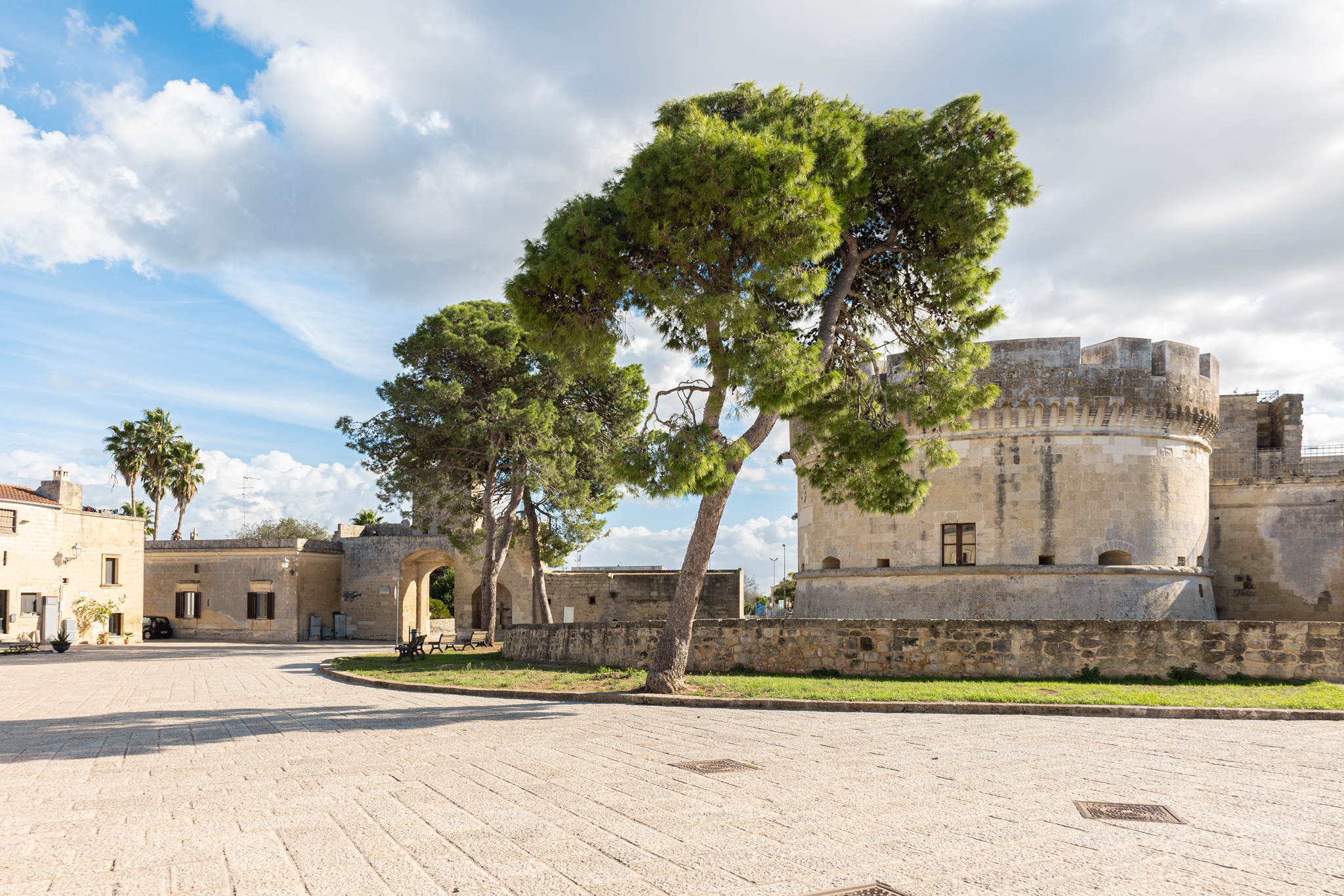 borgo, Borgo fortificato di Acaya