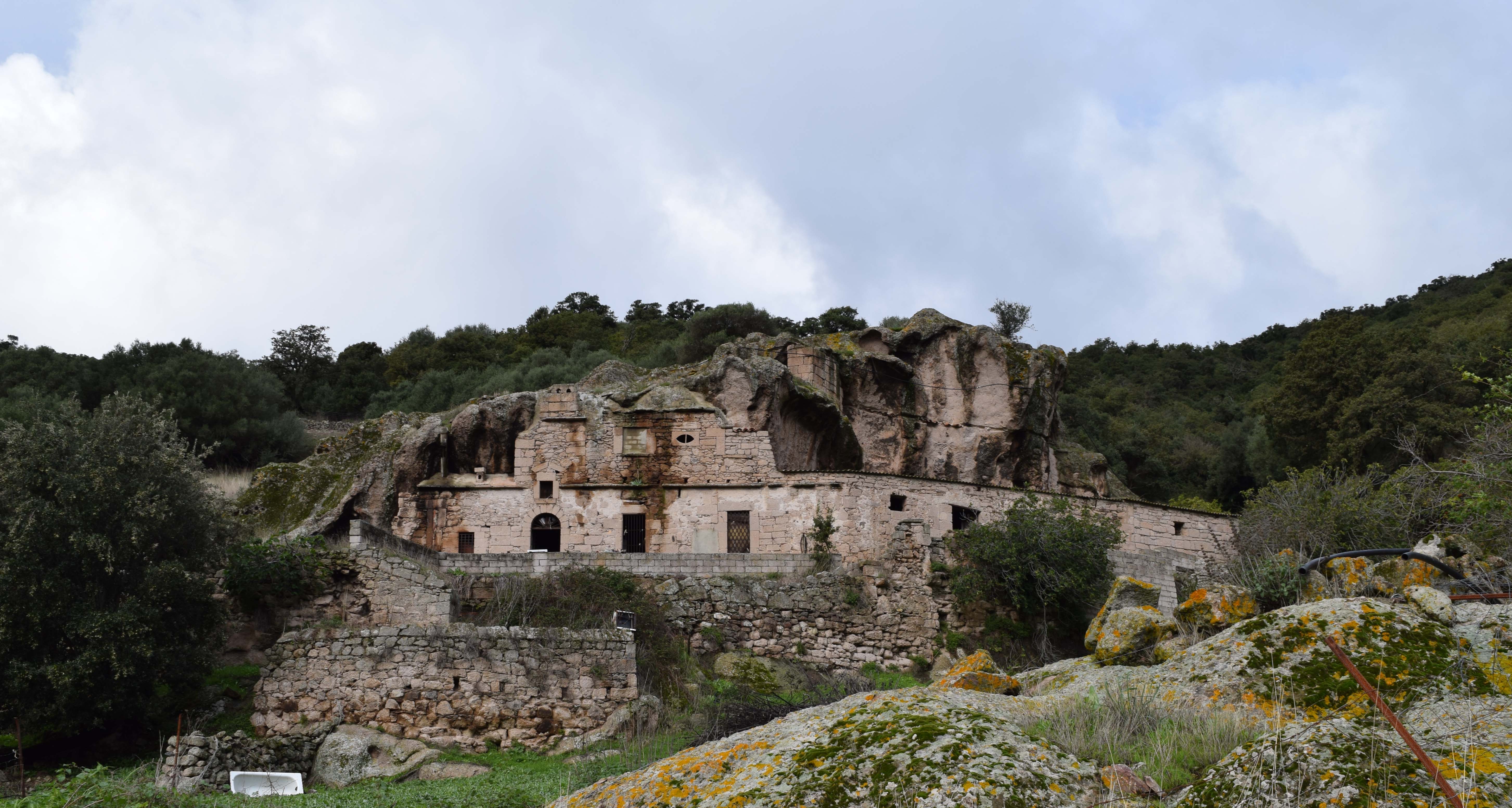 Case nella roccia