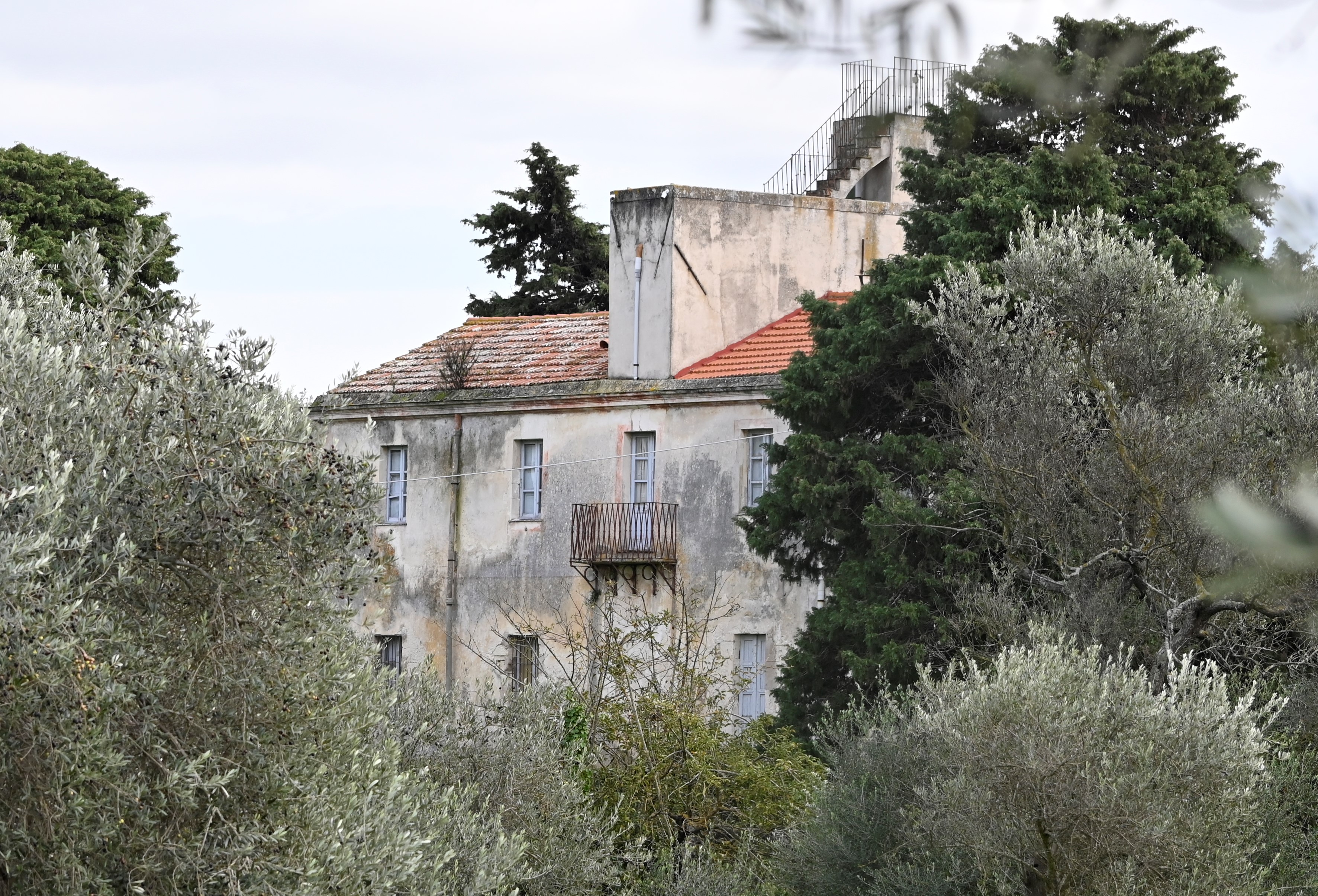 Casa Abozzi e terreno di pertinenza con giardino e oliveto