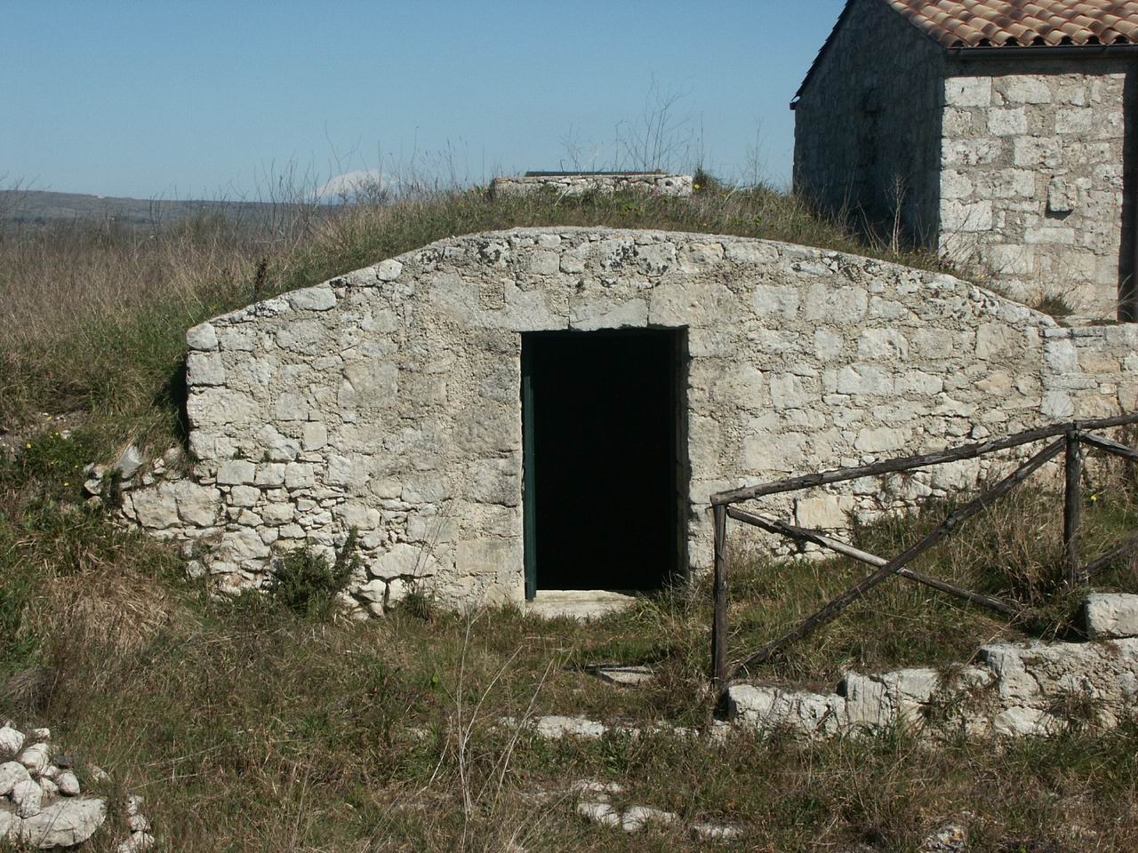 neviera sulla strada romana