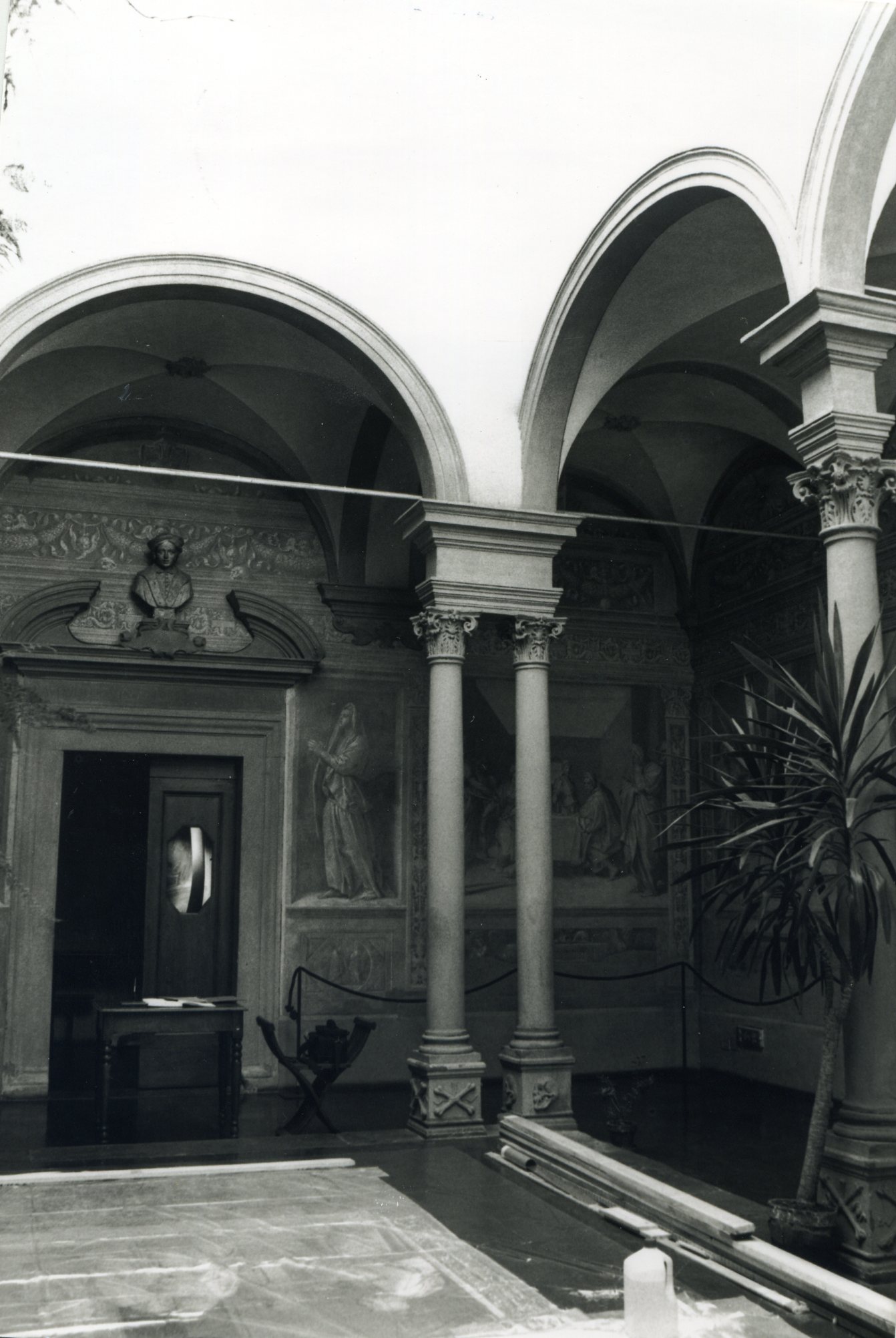 Chiostro dello Scalzo