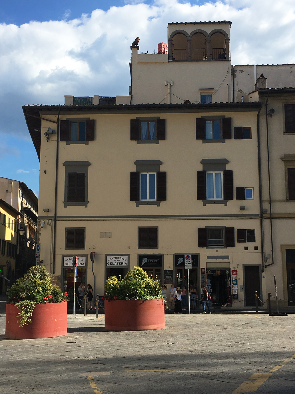 [Immobile in Piazza Duomo,11]