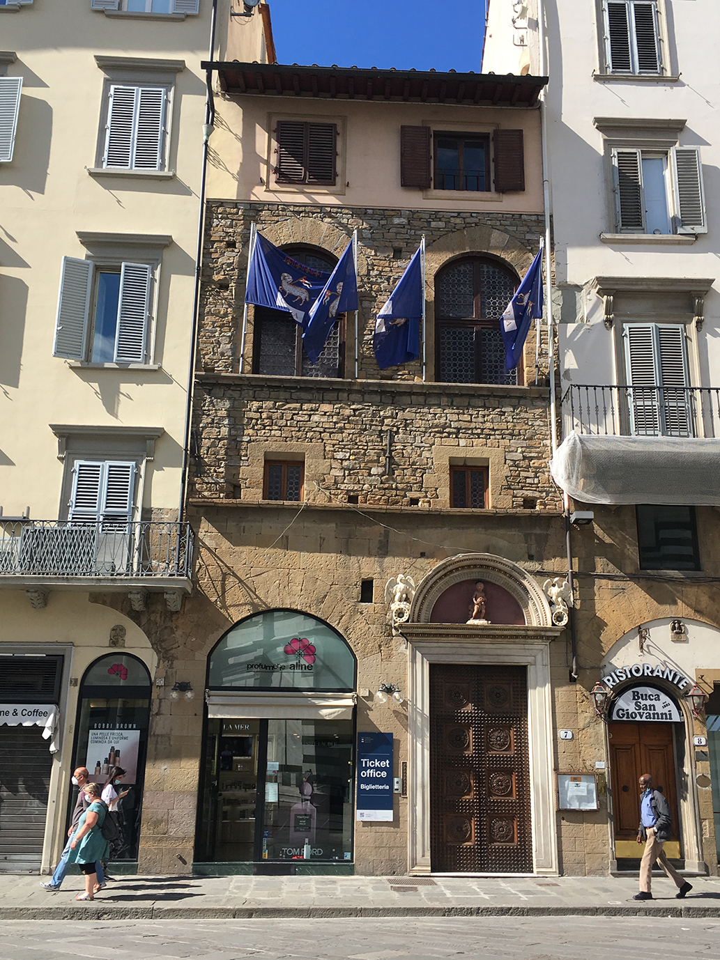 [Palazzo in Piazza S. Giovanni]