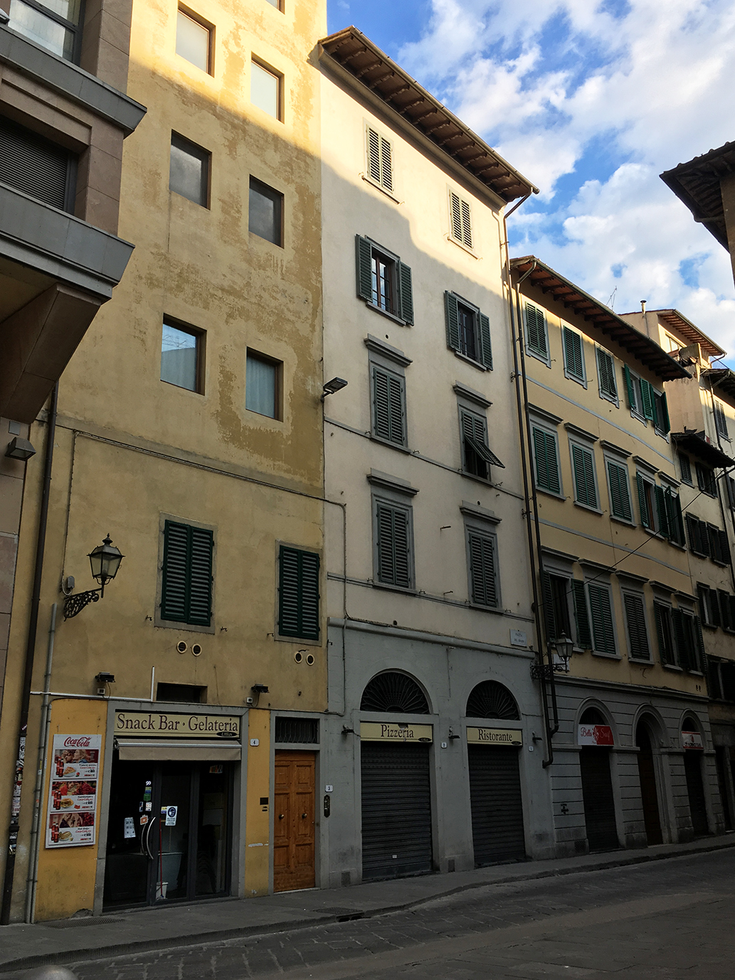 [Palazzo in Piazza dei Castellani, 22r/24r]