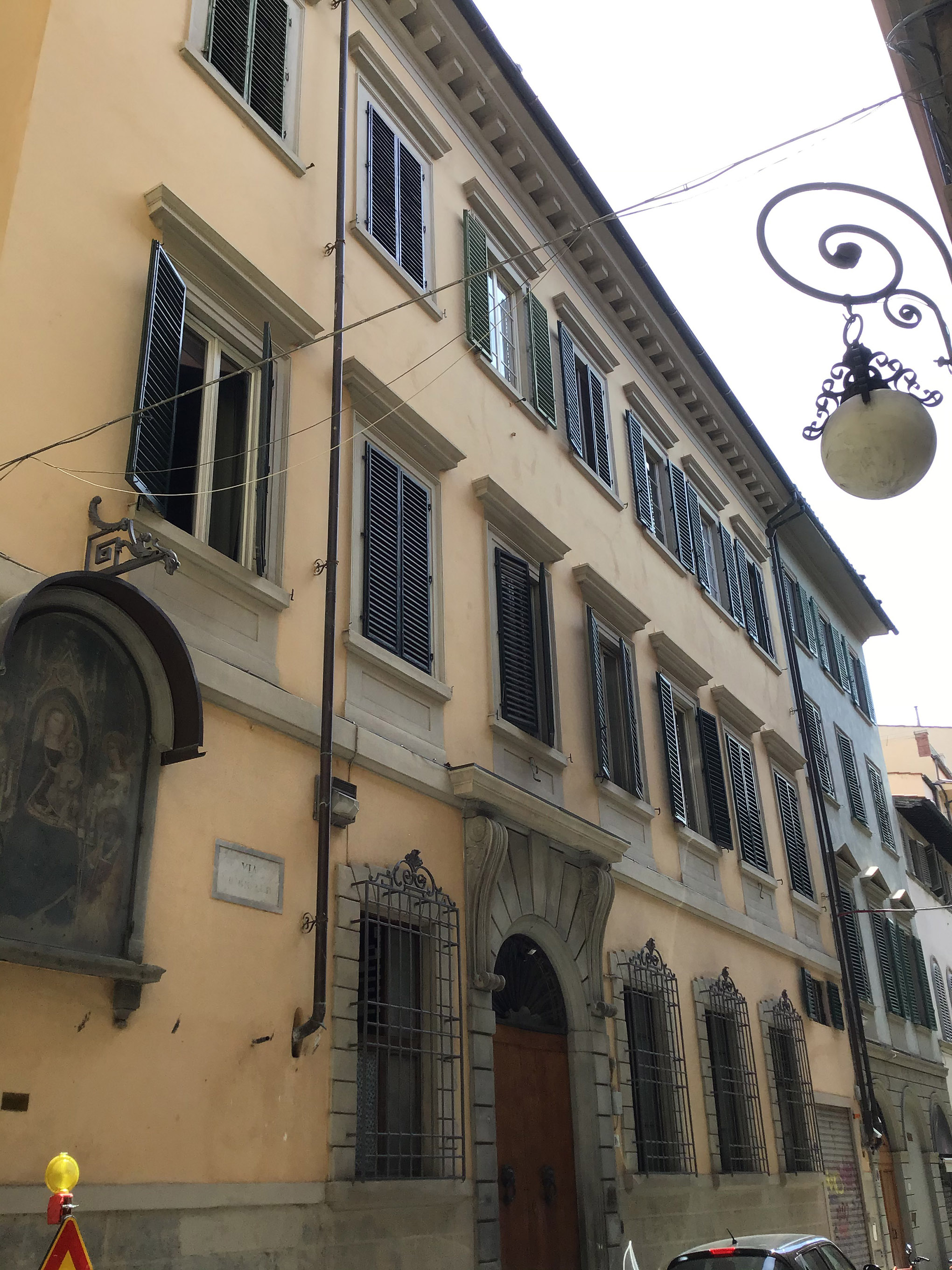 [Palazzo in via de' Giraldi, 10]