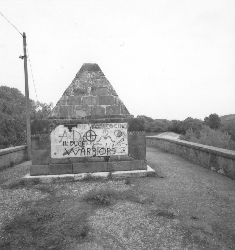 PIRAMIDE DI PONTE TURA SUL FIUME OMBRONE