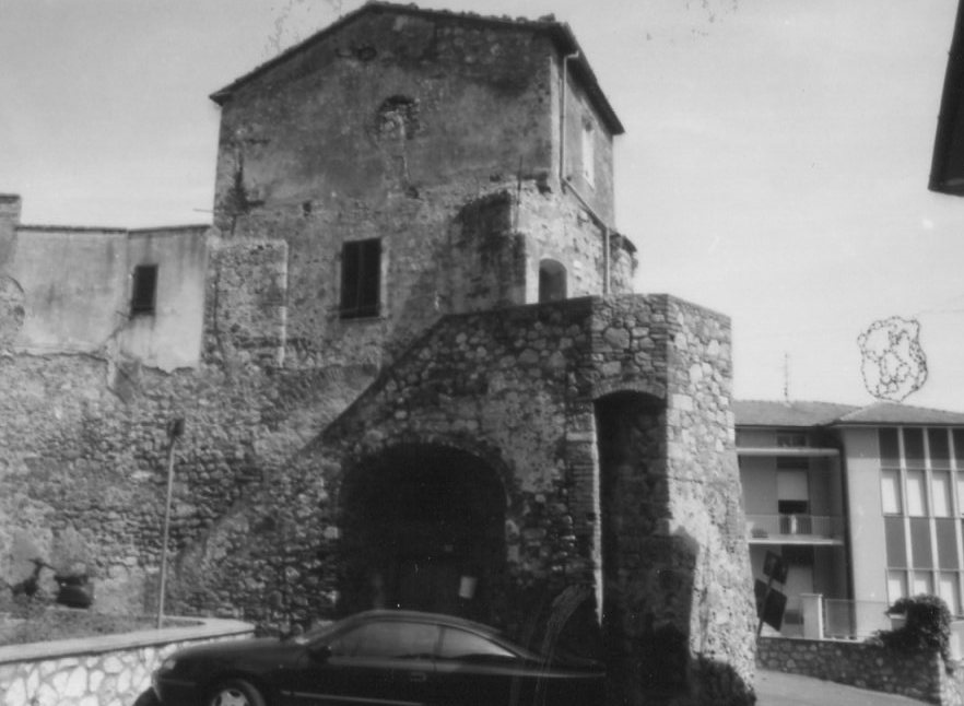 TORRIONE E PORTA SENESE di BATIGNANO