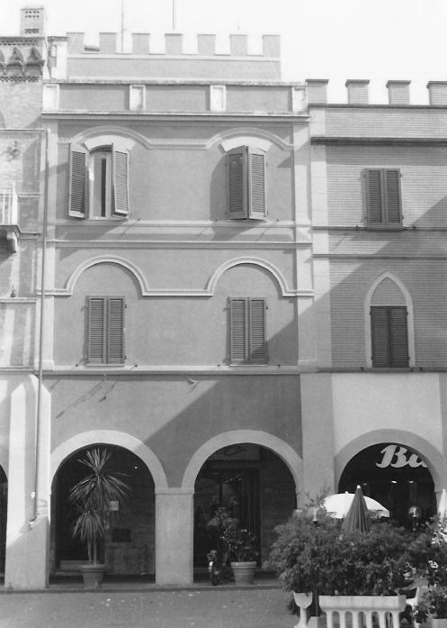 casa a torre su porticato