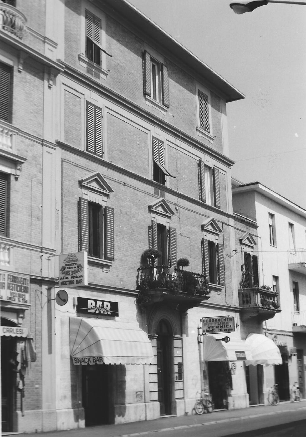 casa in linea plurifamiliare