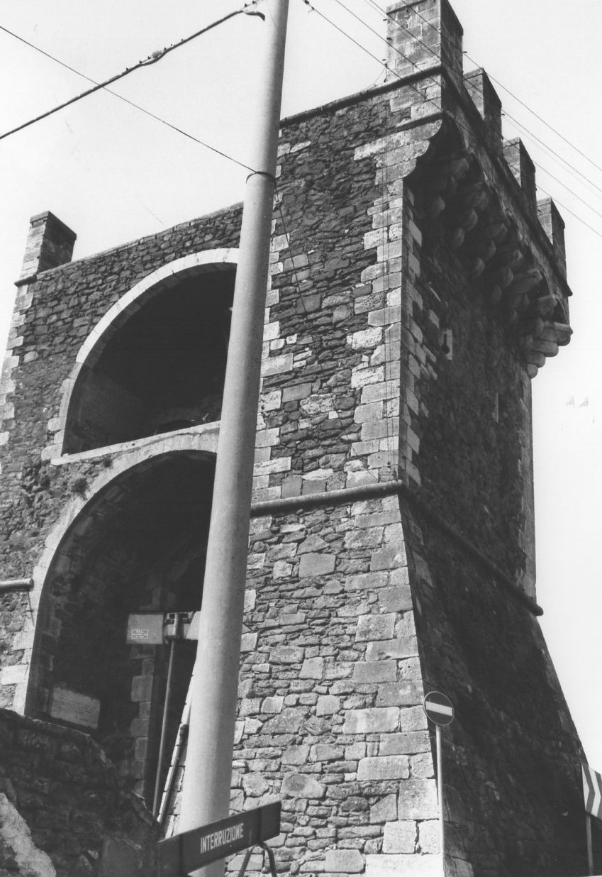 PORTA DI PERETA