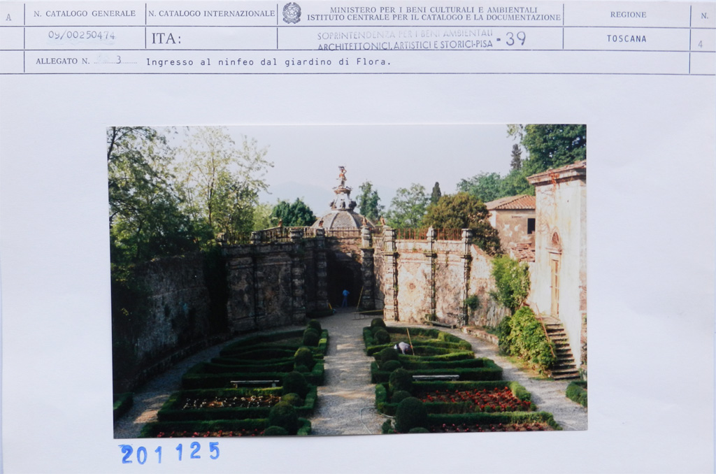 Ninfeo di Villa Buonvisi, poi Santini, poi Torrigiani, detto di Flora