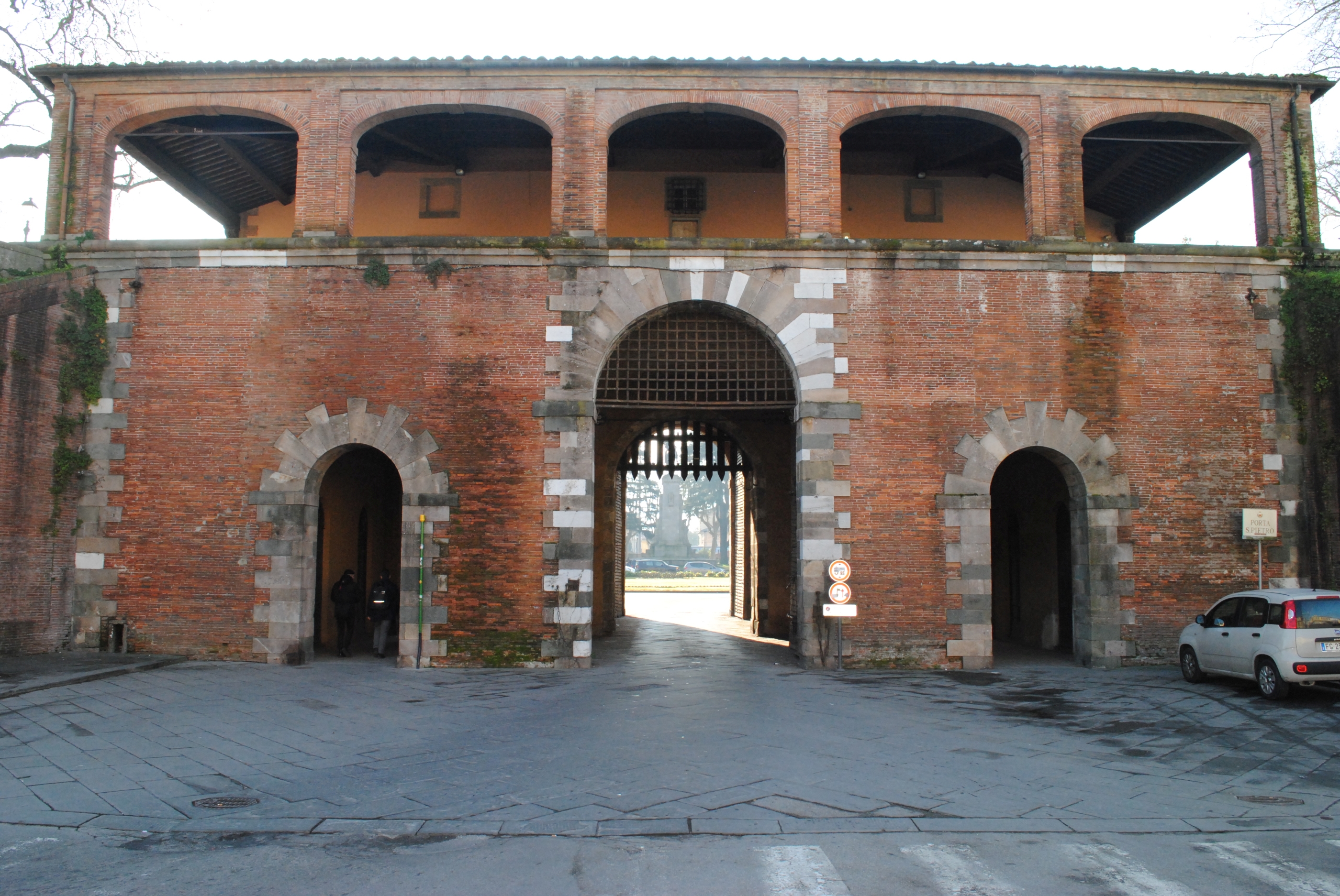 Porta S. Pietro