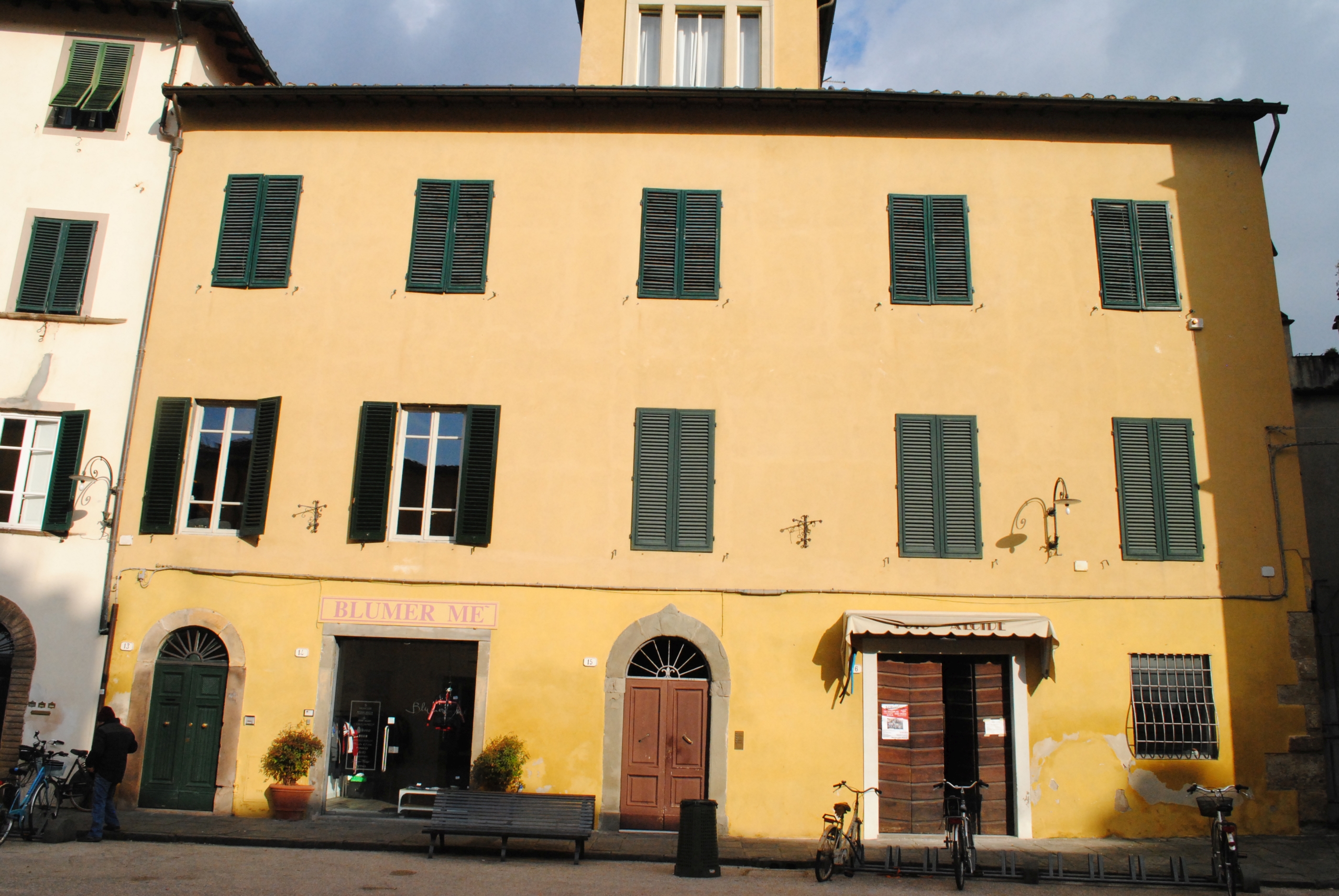 [Residenza urbana in Piazza S. Frediano, 13, 14, 15, 16]