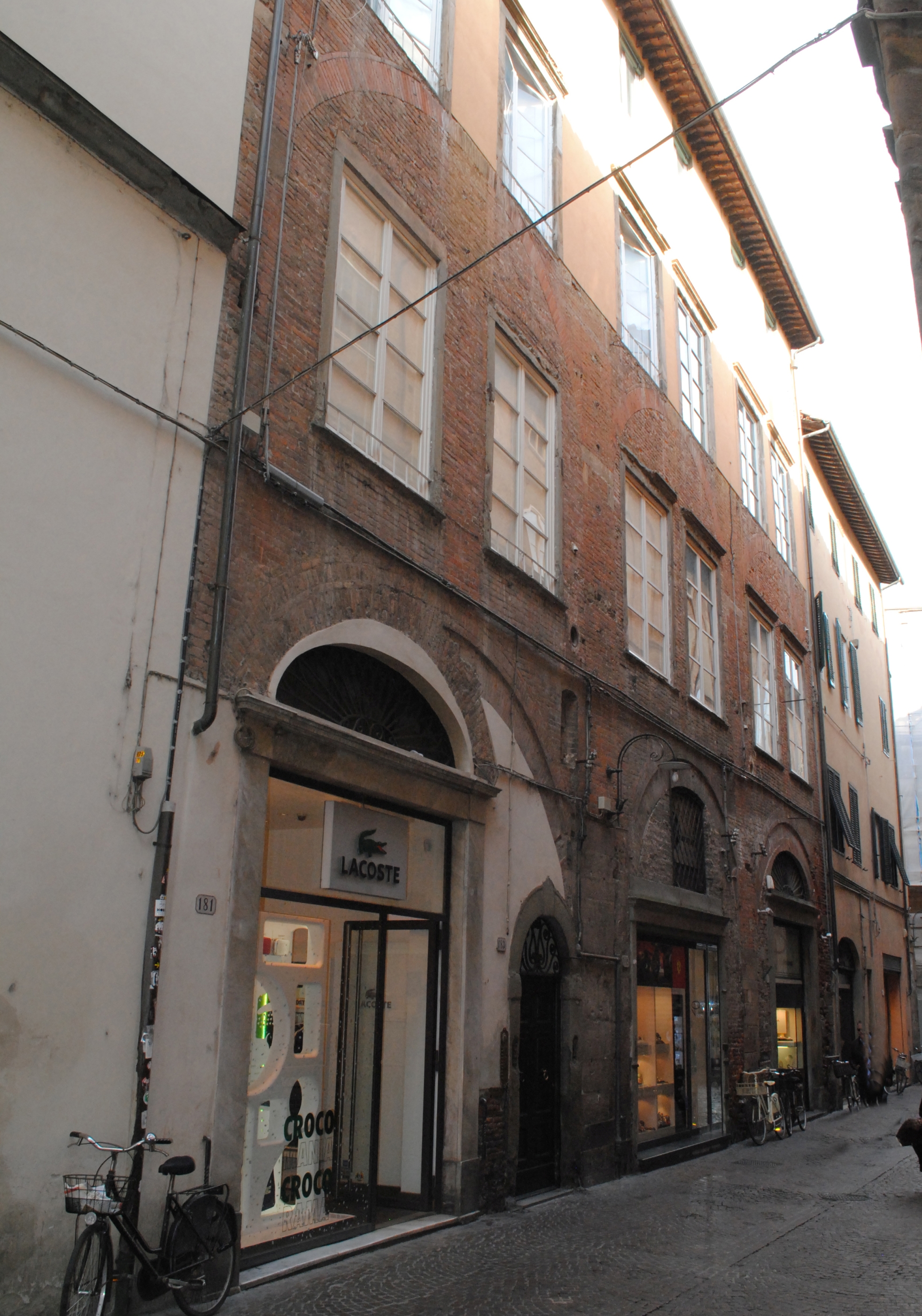 [Residenza urbana in via Fillungo, 181, 183, 185, 187]