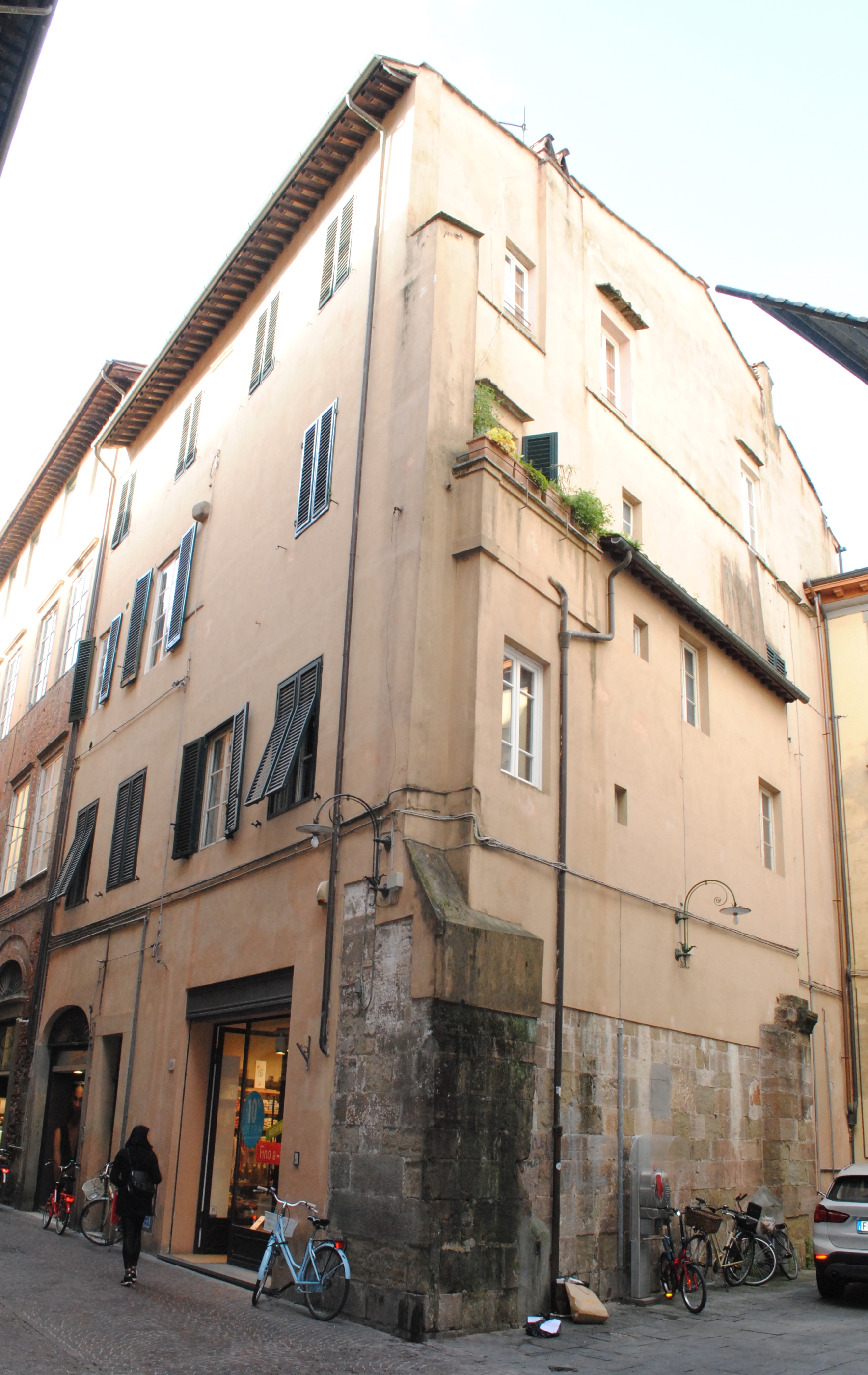 [Residenza urbana in via Fillungo, 189, 191, 193]