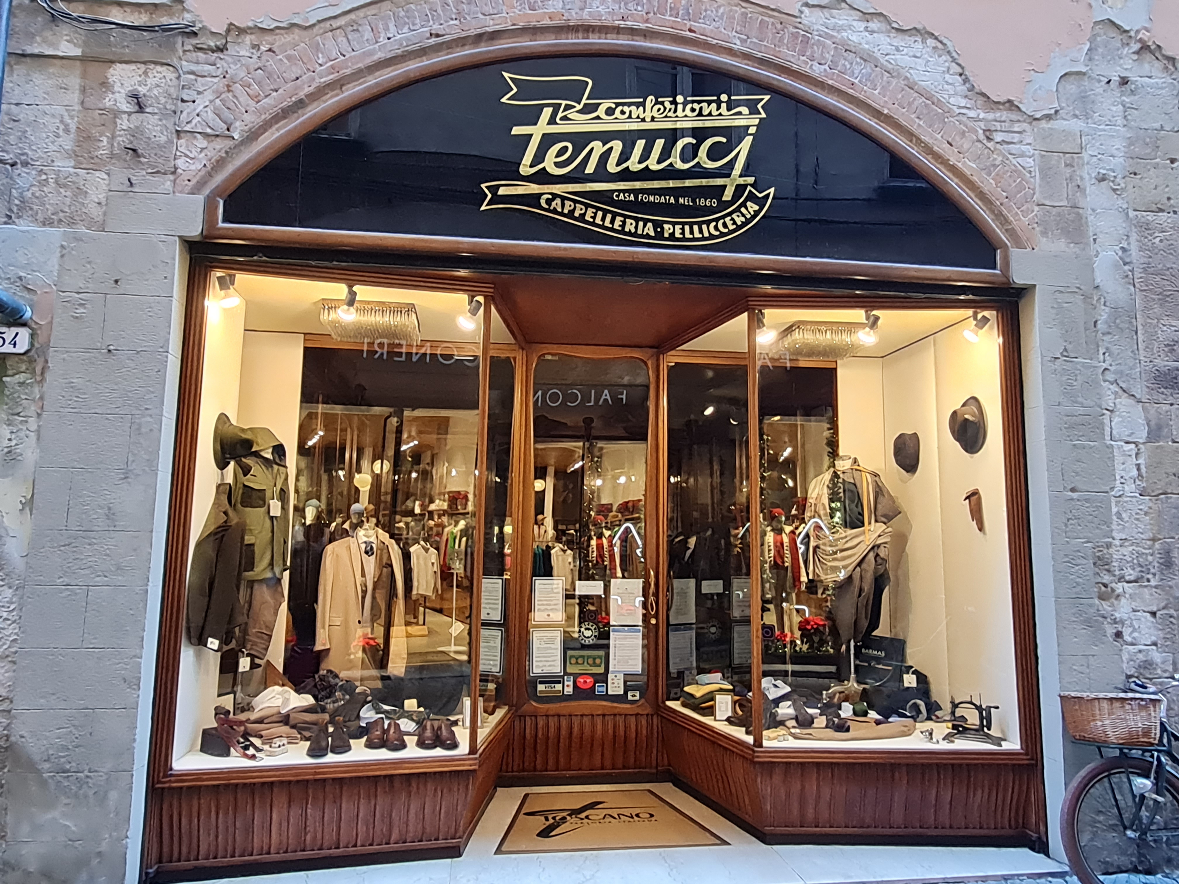 bottega, negozio di abbigliamento, Abbigliamento Tenucci