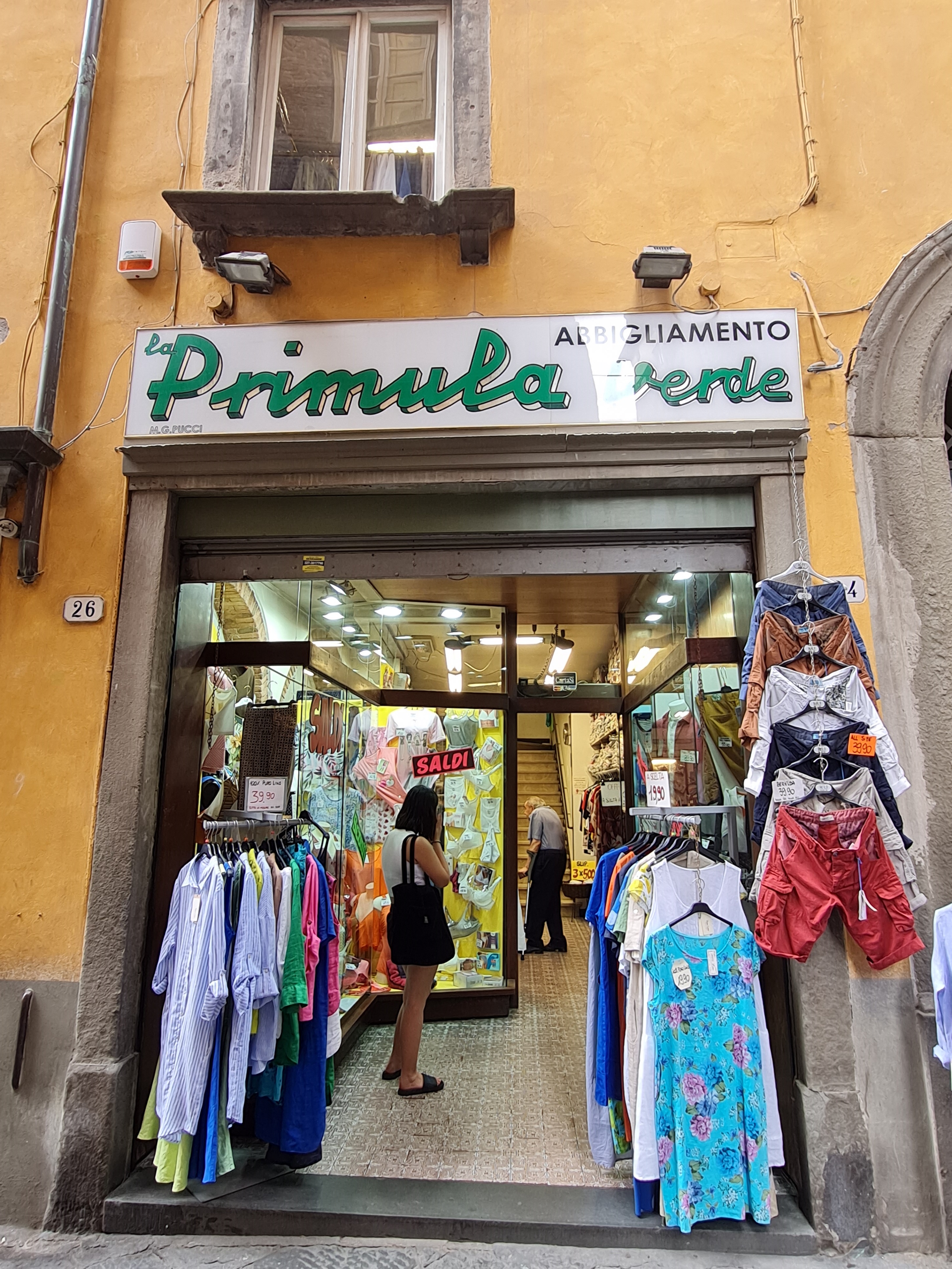 bottega, negozio di abbigliamento, La Primula verde, Al risparmio