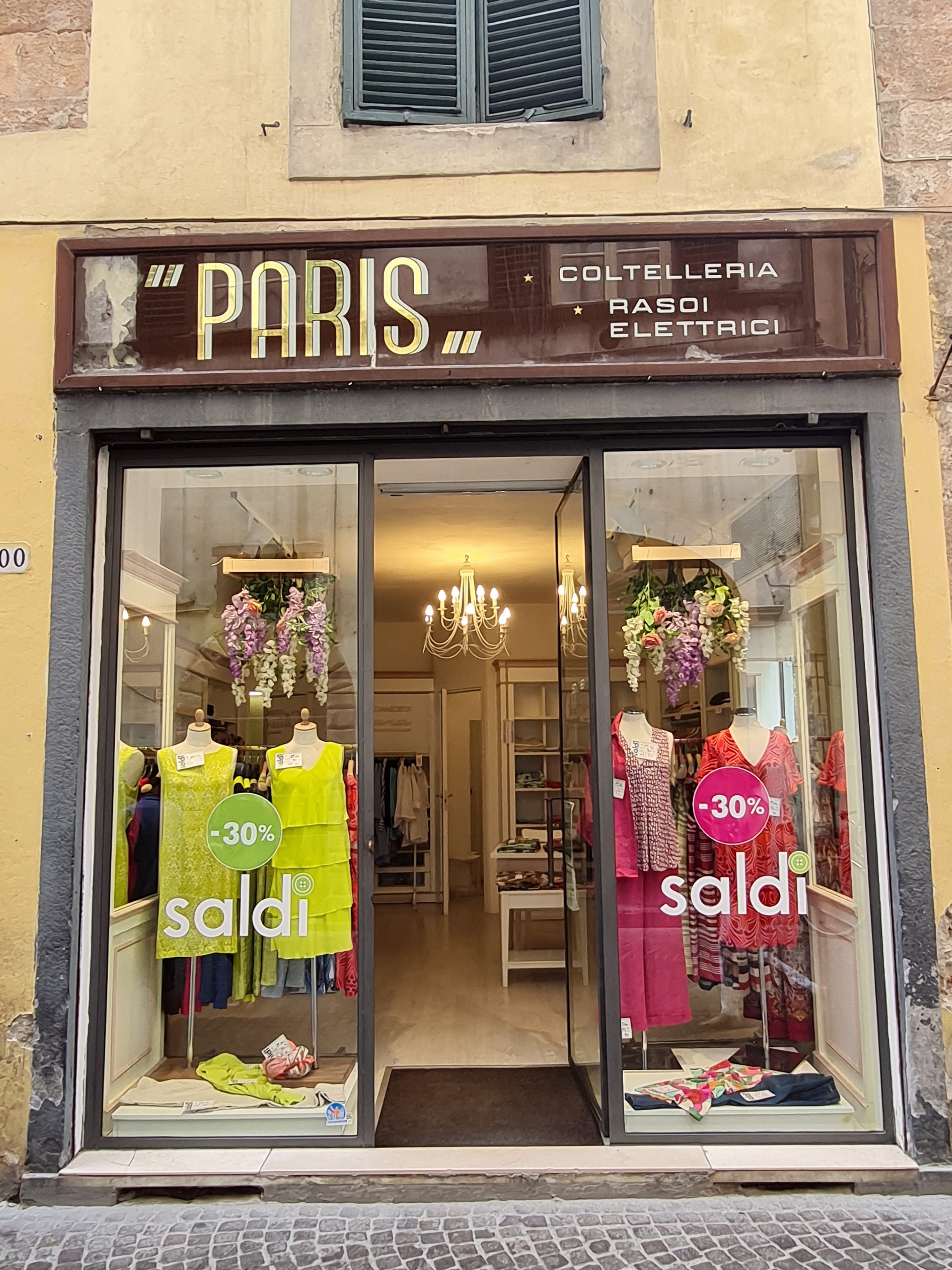 bottega, negozio di abbigliamento, Le camicie di Chiara, Coltelleria Paris