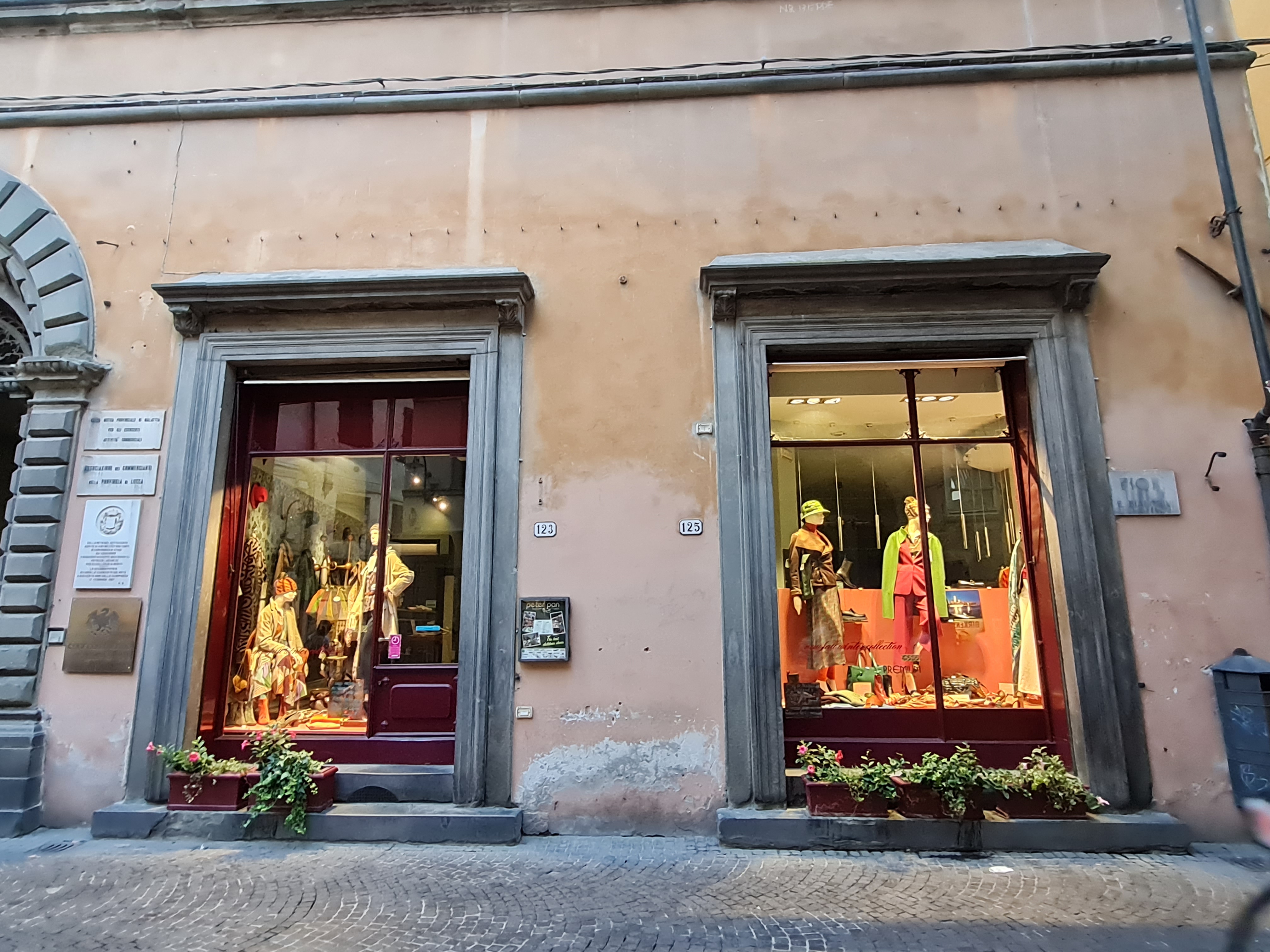 bottega, negozio di abbigliamento, Premium, Fiori Bianchini , Elettricità Nieri