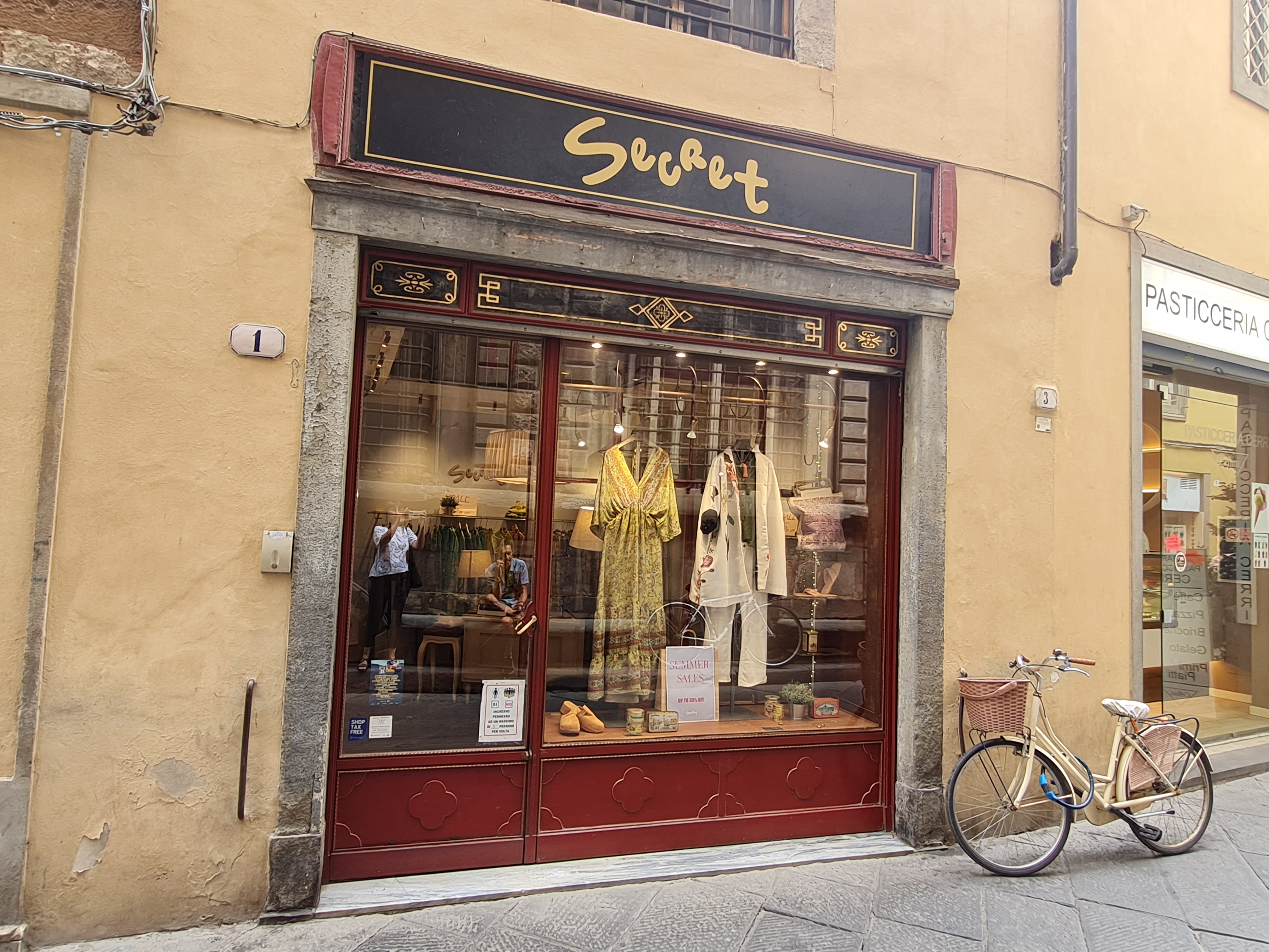 bottega, negozio di abbigliamento, Secret, Chocolat , Ruberti