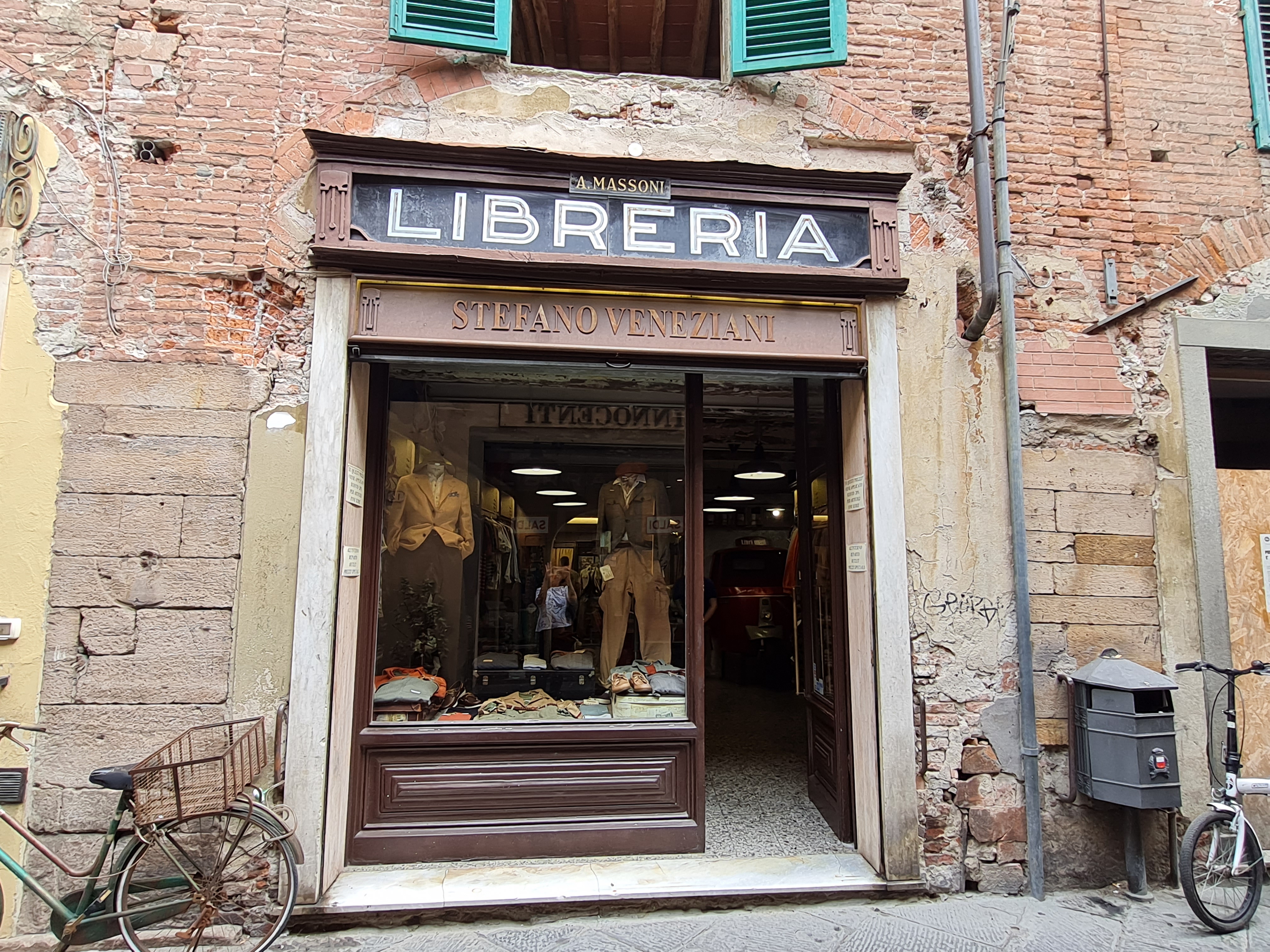 bottega, negozio di abbigliamento, Stefano Veneziani srl, Libreria Massoni