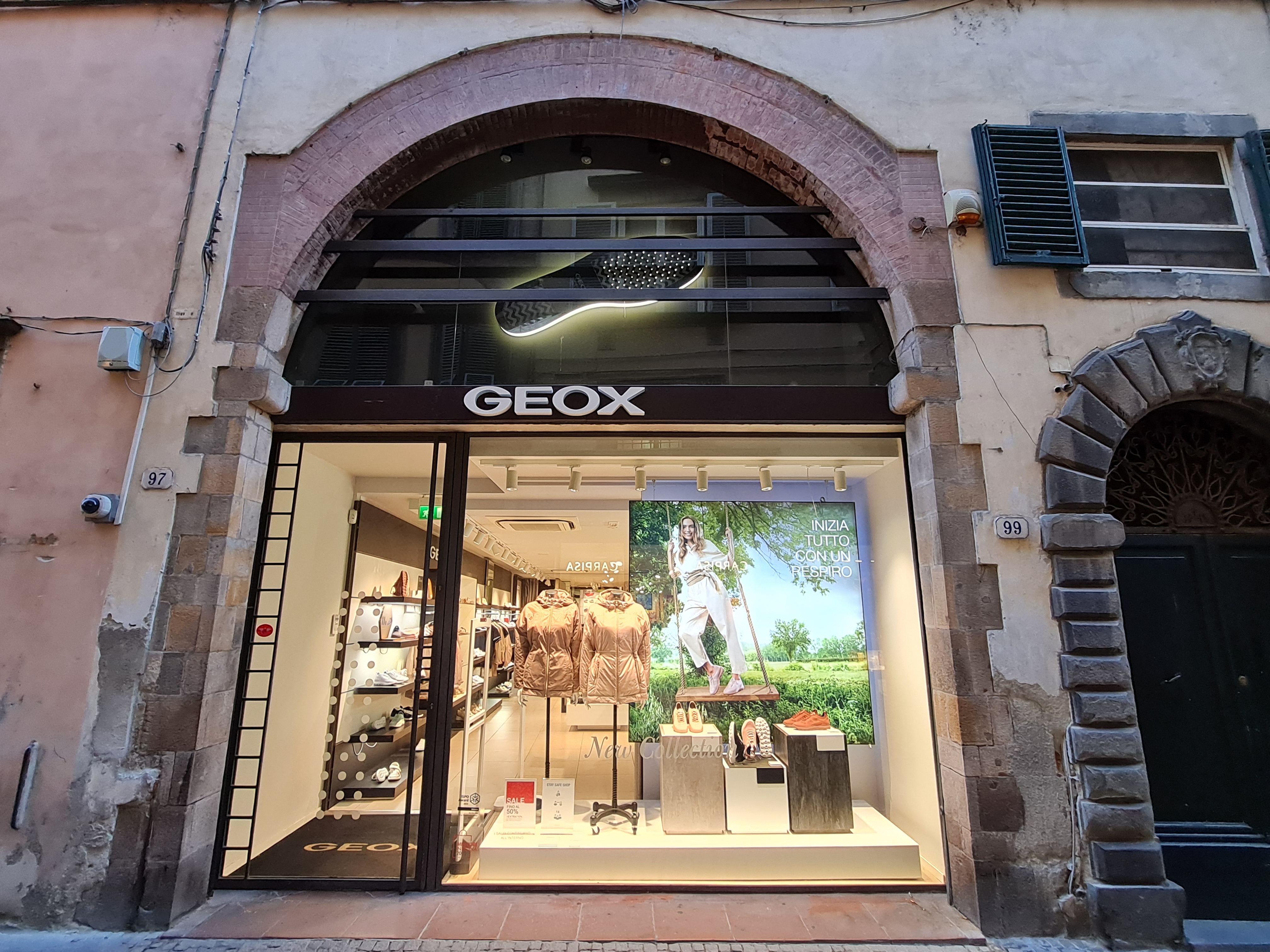 bottega, negozio di calzature, Geox, Francesco Lenci Confezioni donna