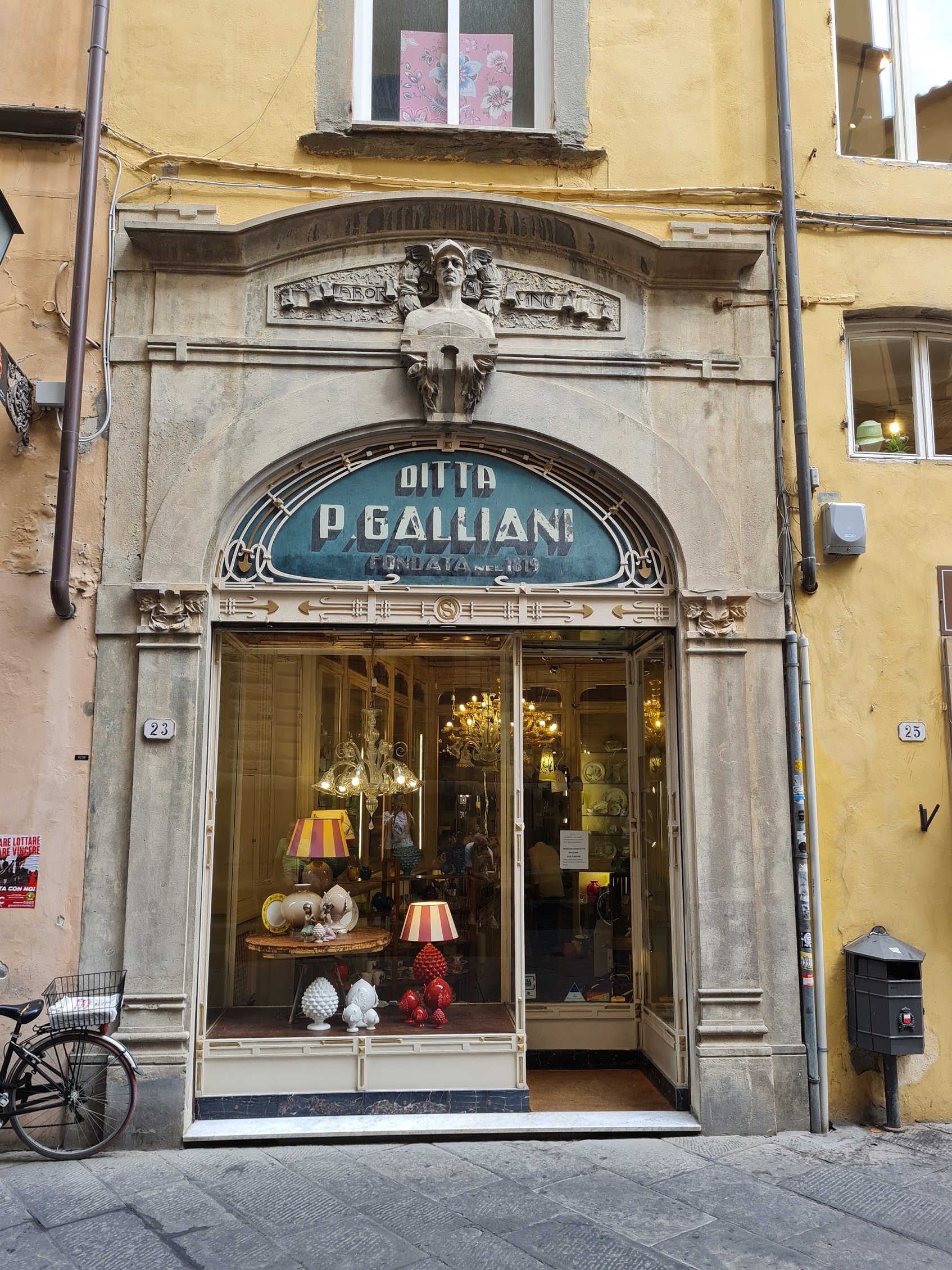 bottega, negozio di casalinghi, Galliani Lucca