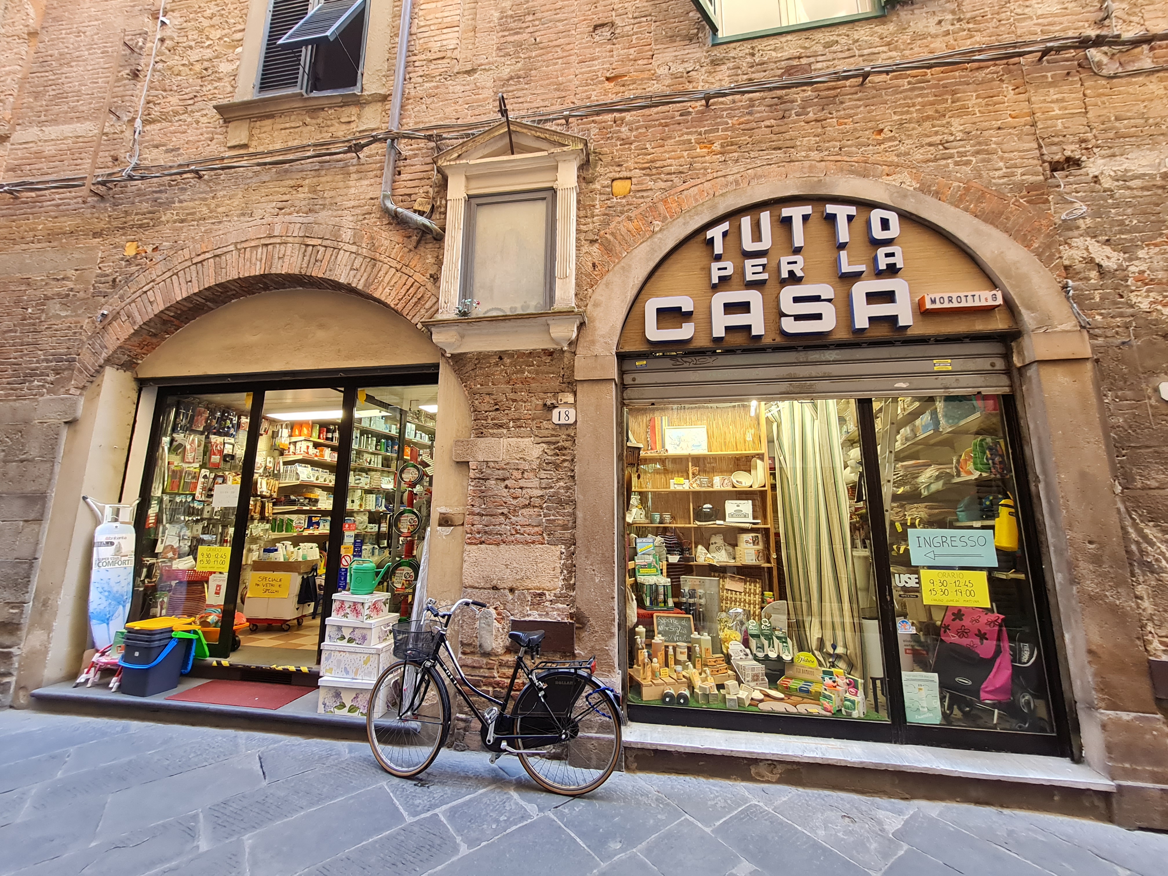 bottega, negozio di casalinghi, Tutto per la Casa di Morottti V. e Gemignani M. snc