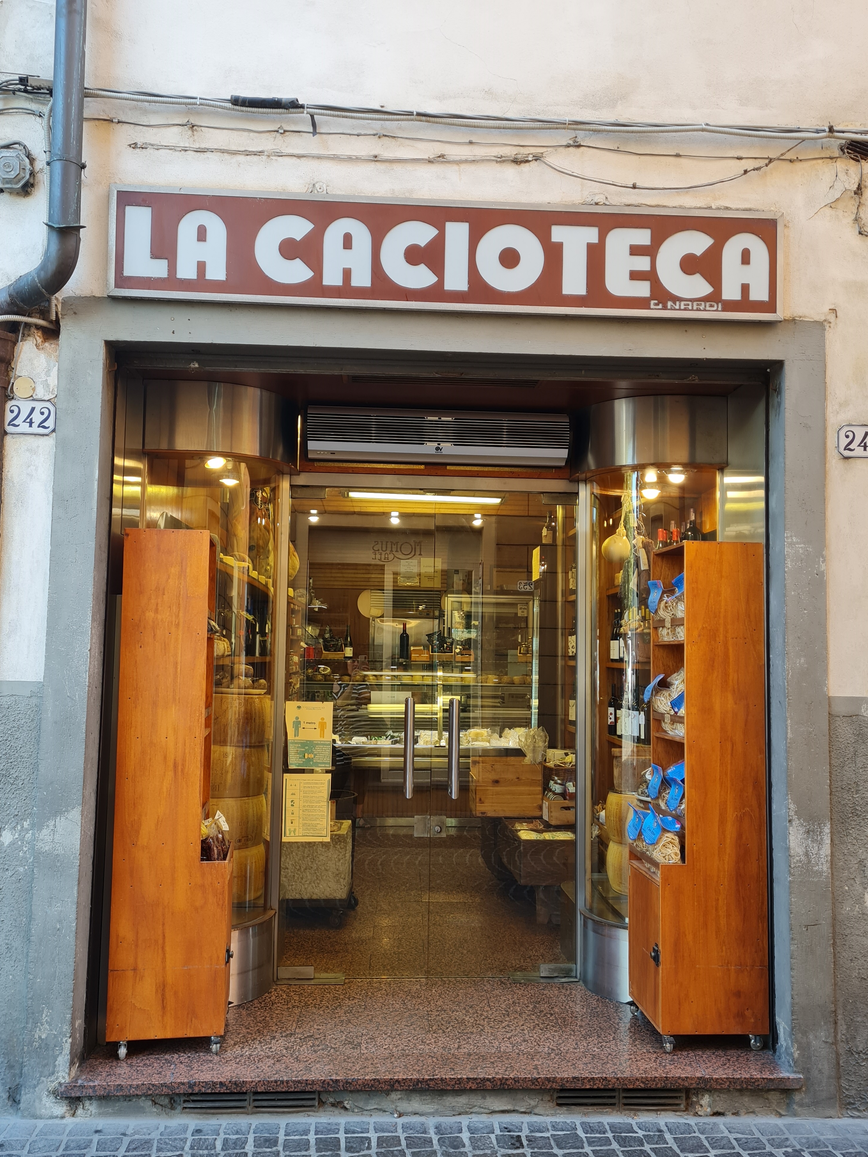 bottega, negozio di prodotti tipici, La Cacioteca