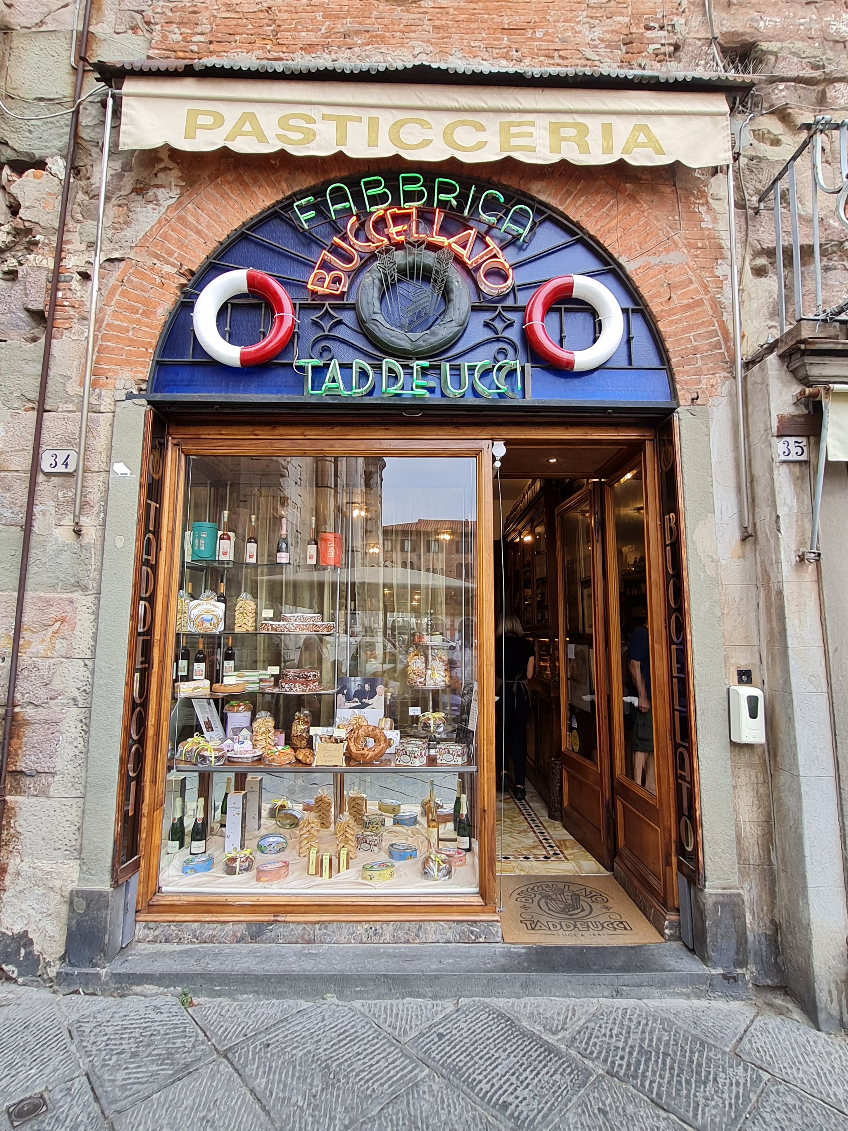 bottega, pasticceria, Buccellato Taddeucci