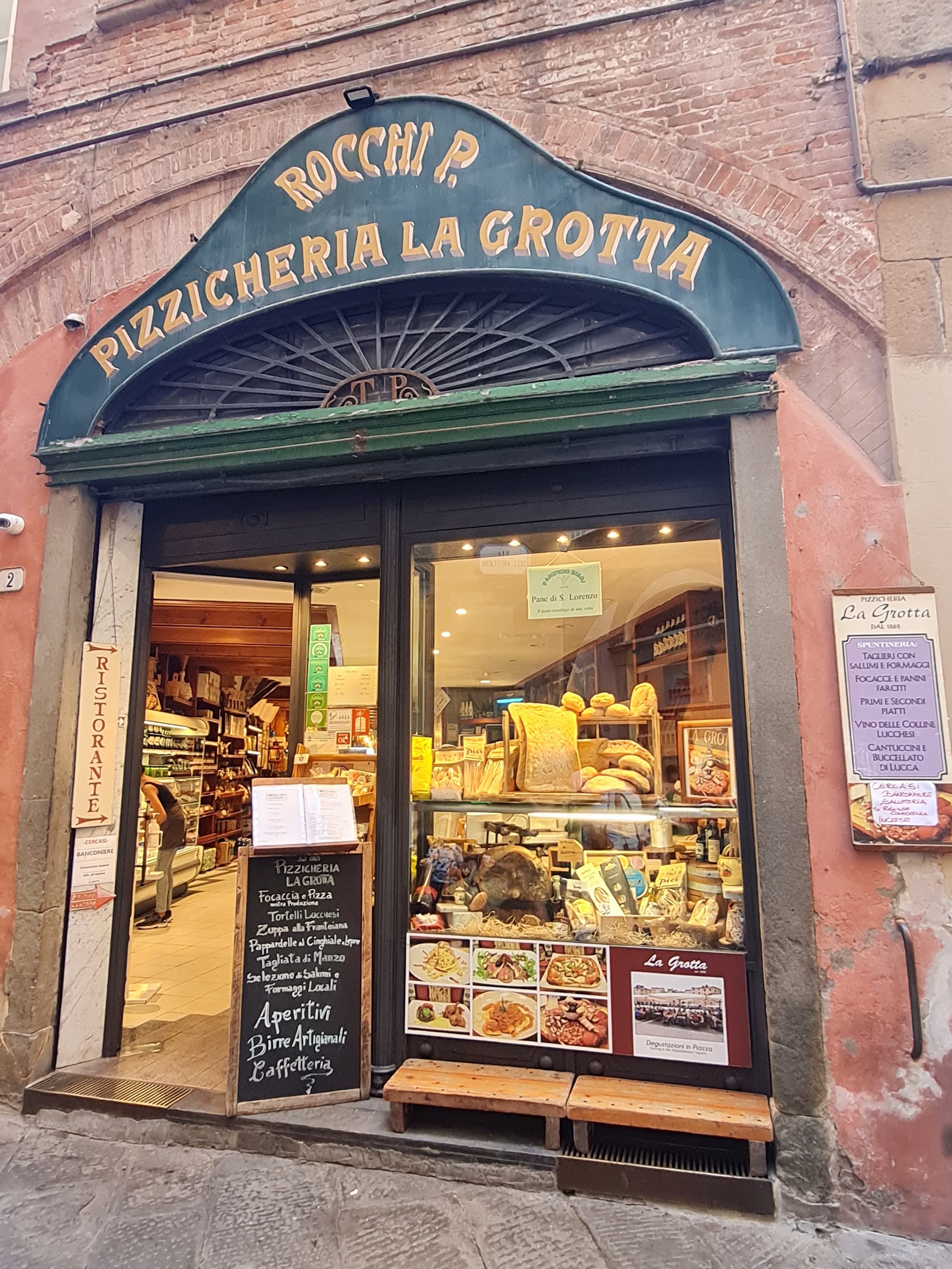 bottega, pizzicheria, La Grotta snc Pizzicheria Alimentari