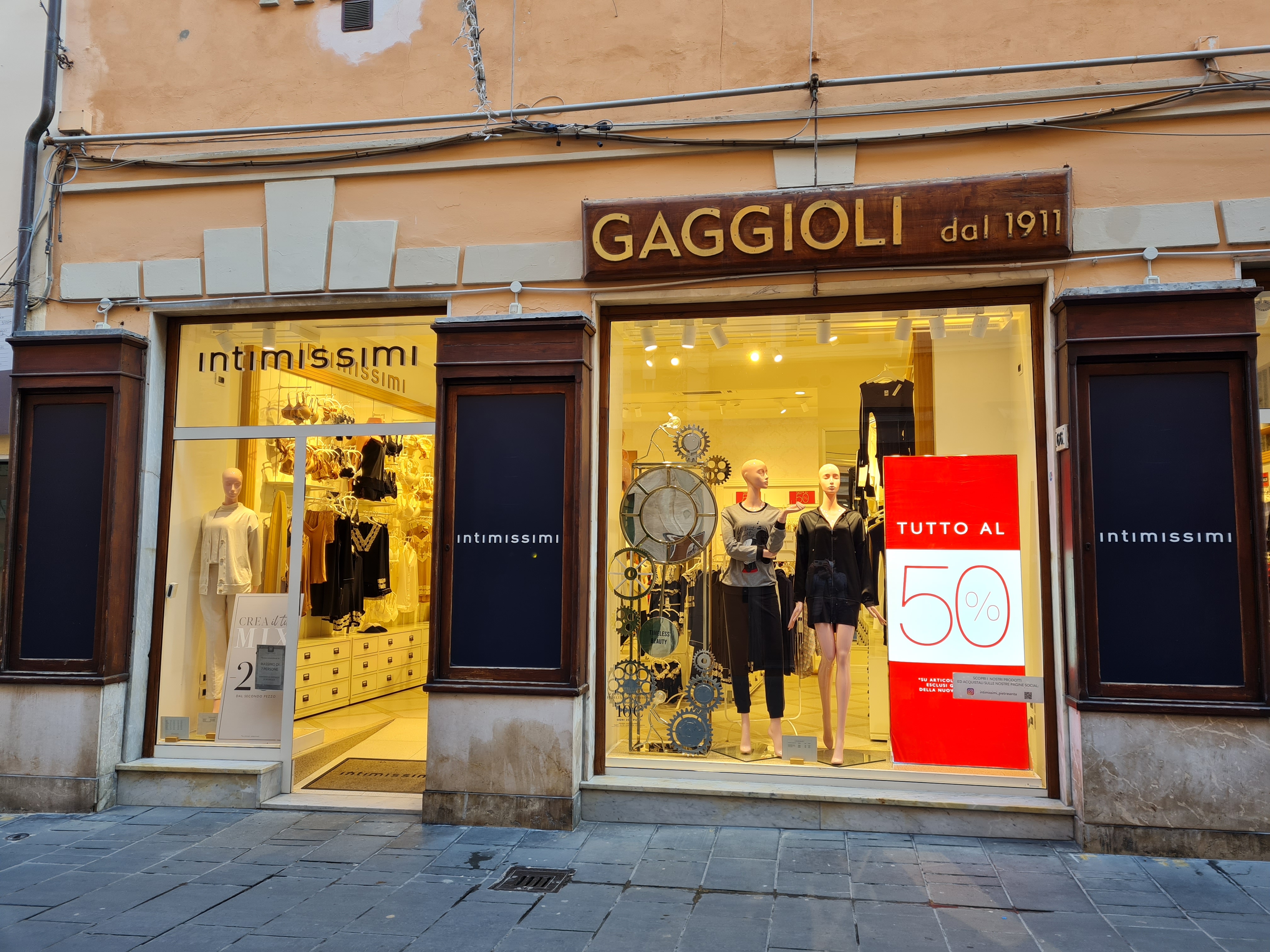 bottega, negozio di abbigliamento, Intimissimi, Gaggioli
