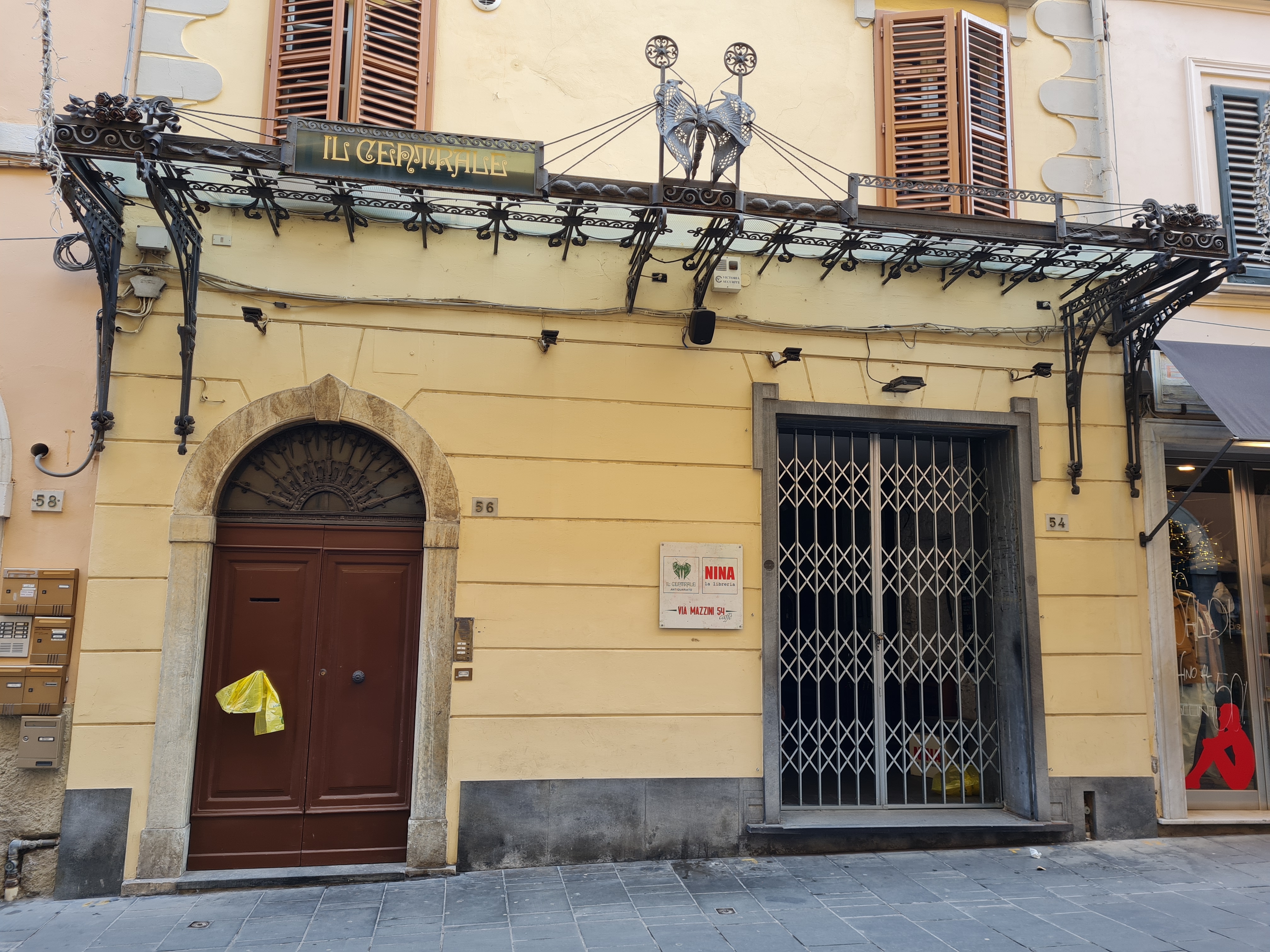 bottega, negozio di antiquariato, Antiquariato Il Centrale, Cinema Teatro “Il Centrale”