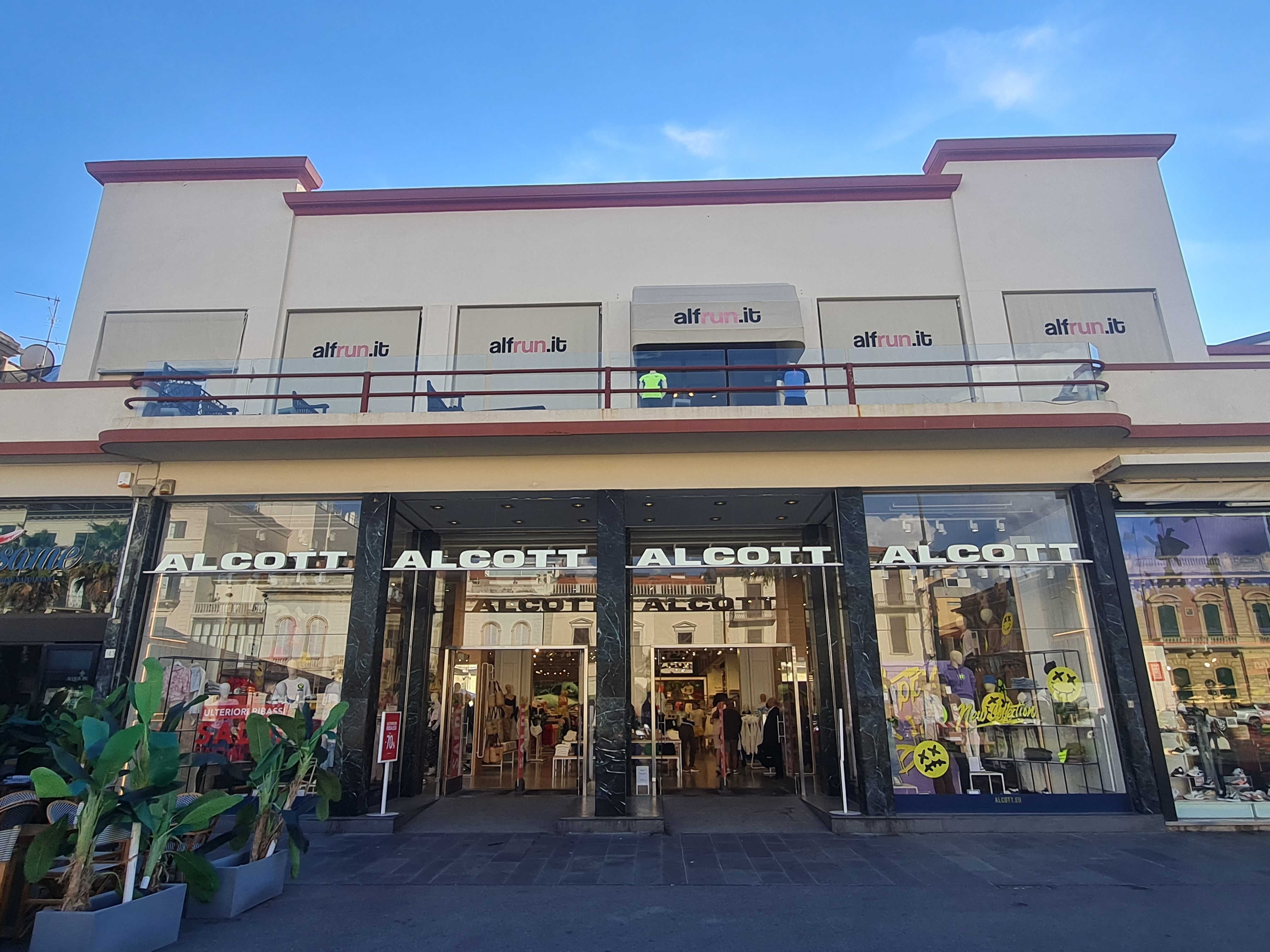 bottega, negozio di abbigliamento, Alcott, Cinema Eolo