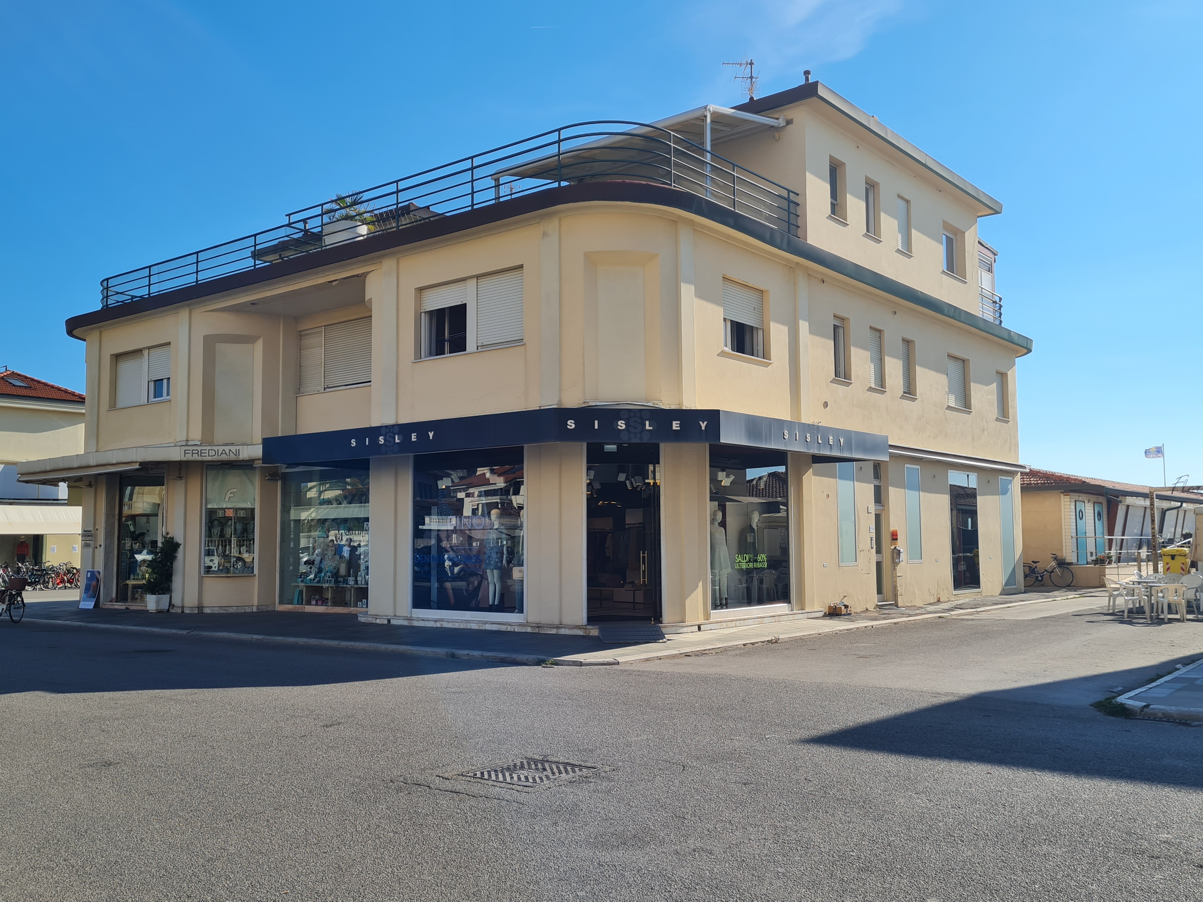 bottega, negozio di abbigliamento, Sisley, Bar Leopoldo
