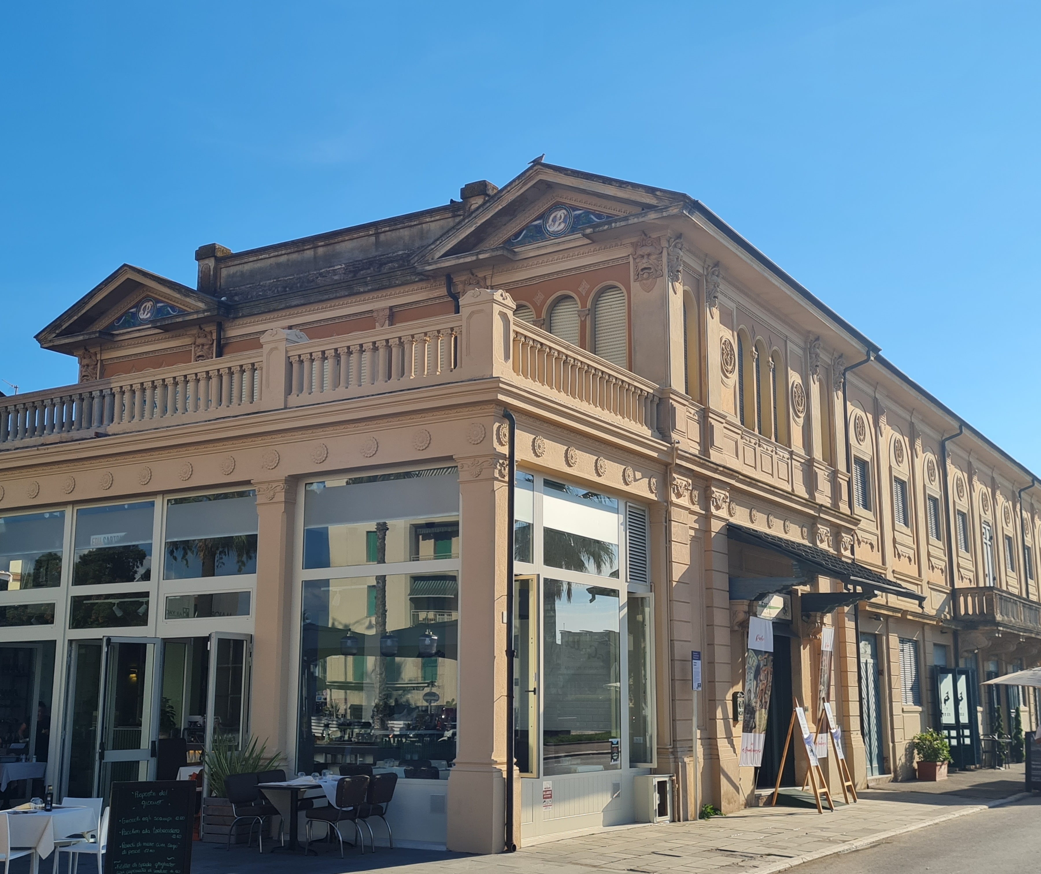 galleria d'arte, Piccola Galleria Engel, Supercinema Savoia