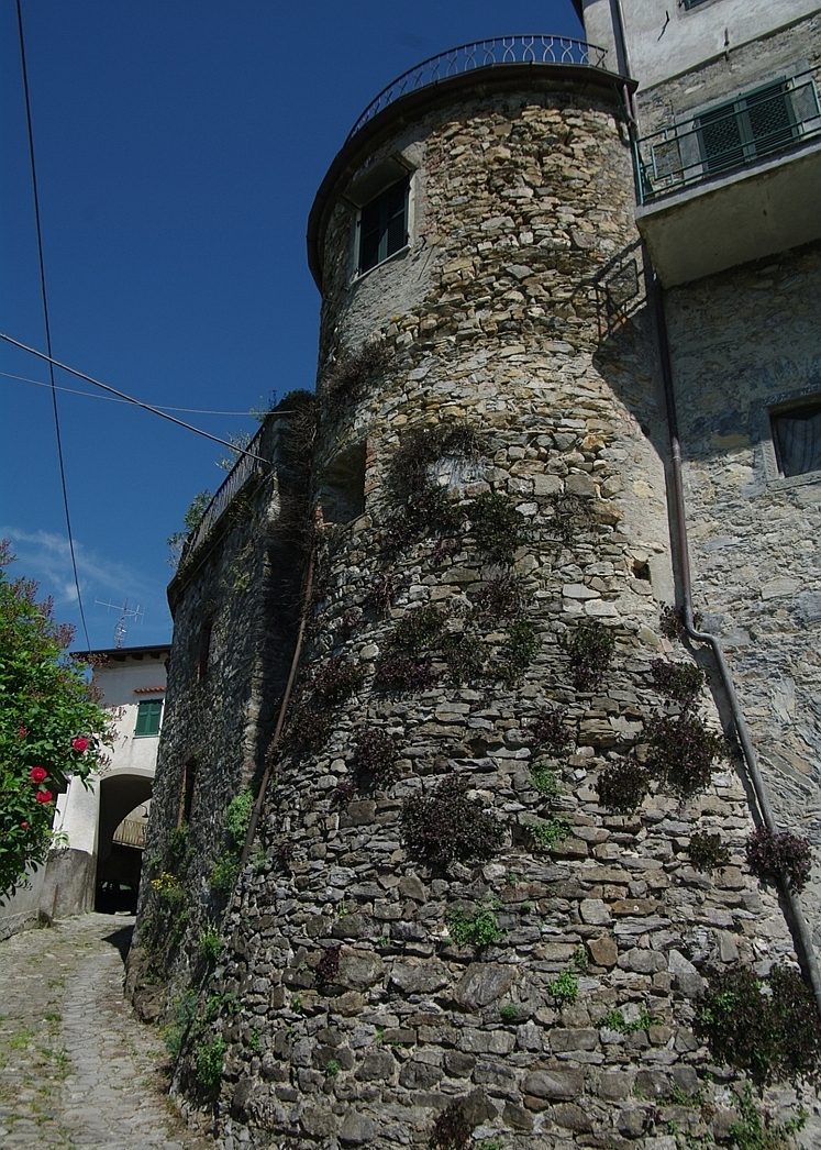 [Strutture difensive del borgo murato di Corvarola]