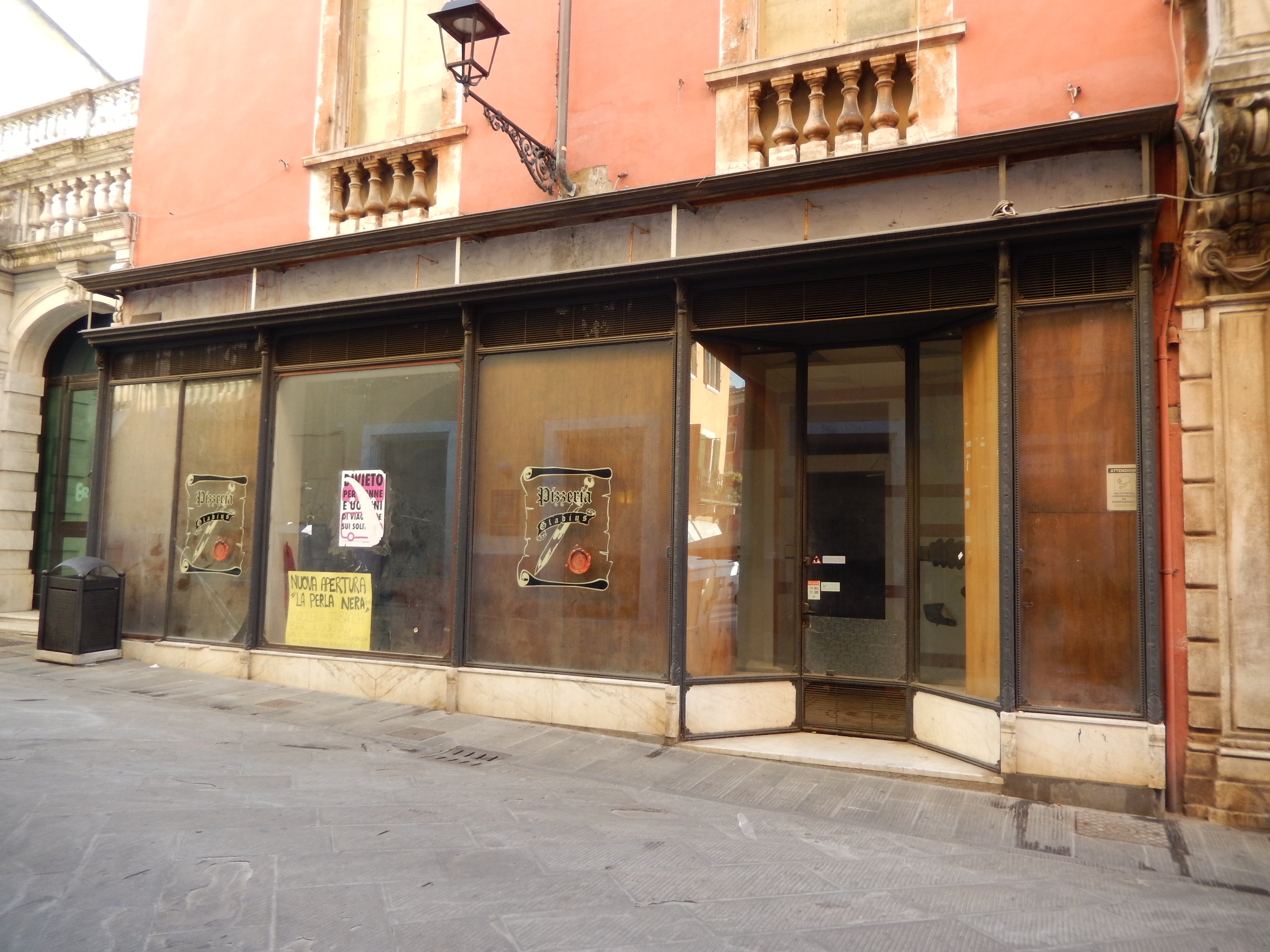 bottega, negozio di tessuti, Città di Carrara