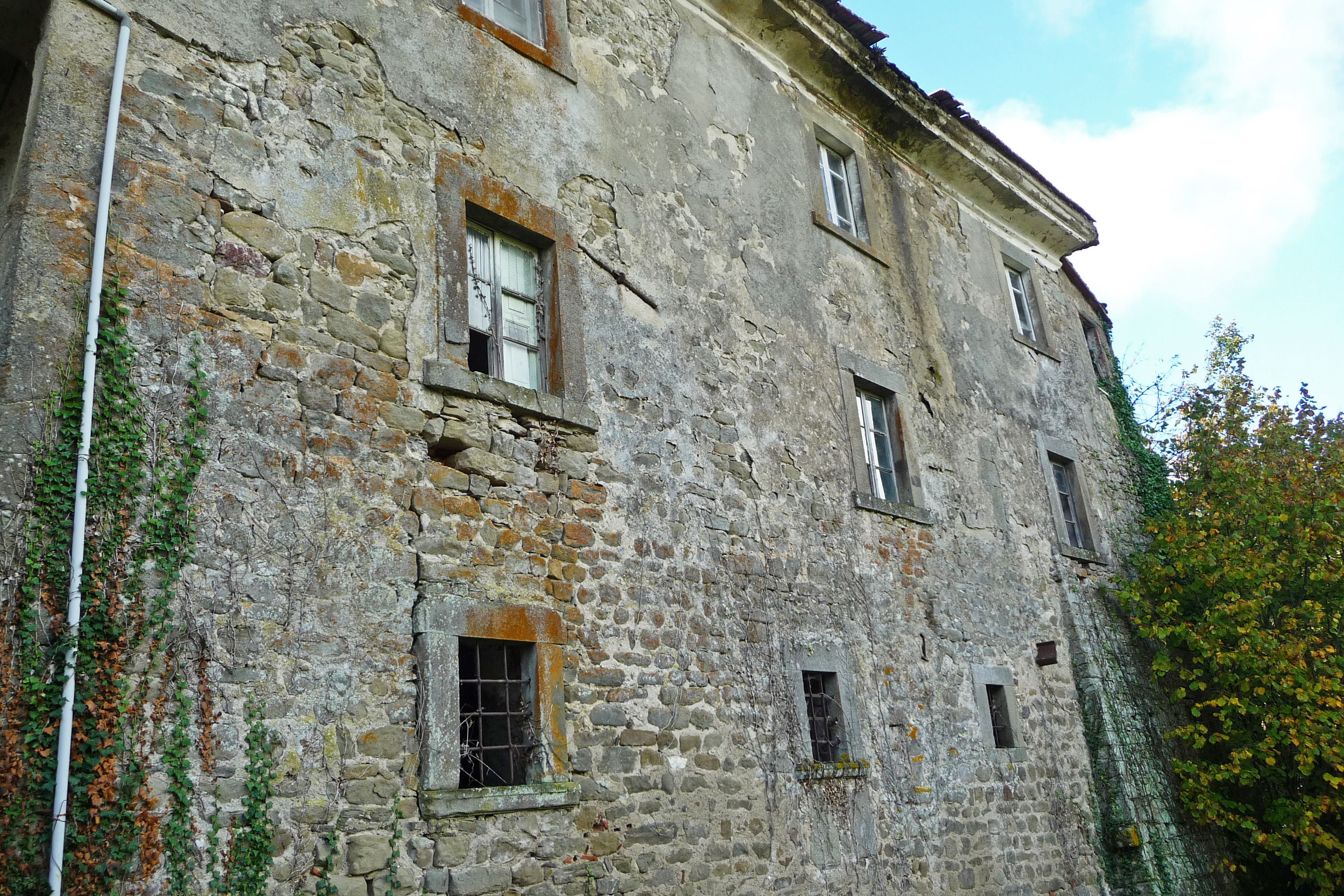 [Casa padronale in località Sui Merli, Via del Castello, 74 , 75]