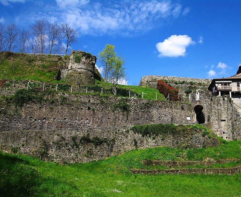 [strutture del borgo fortificato di Mulazzo]