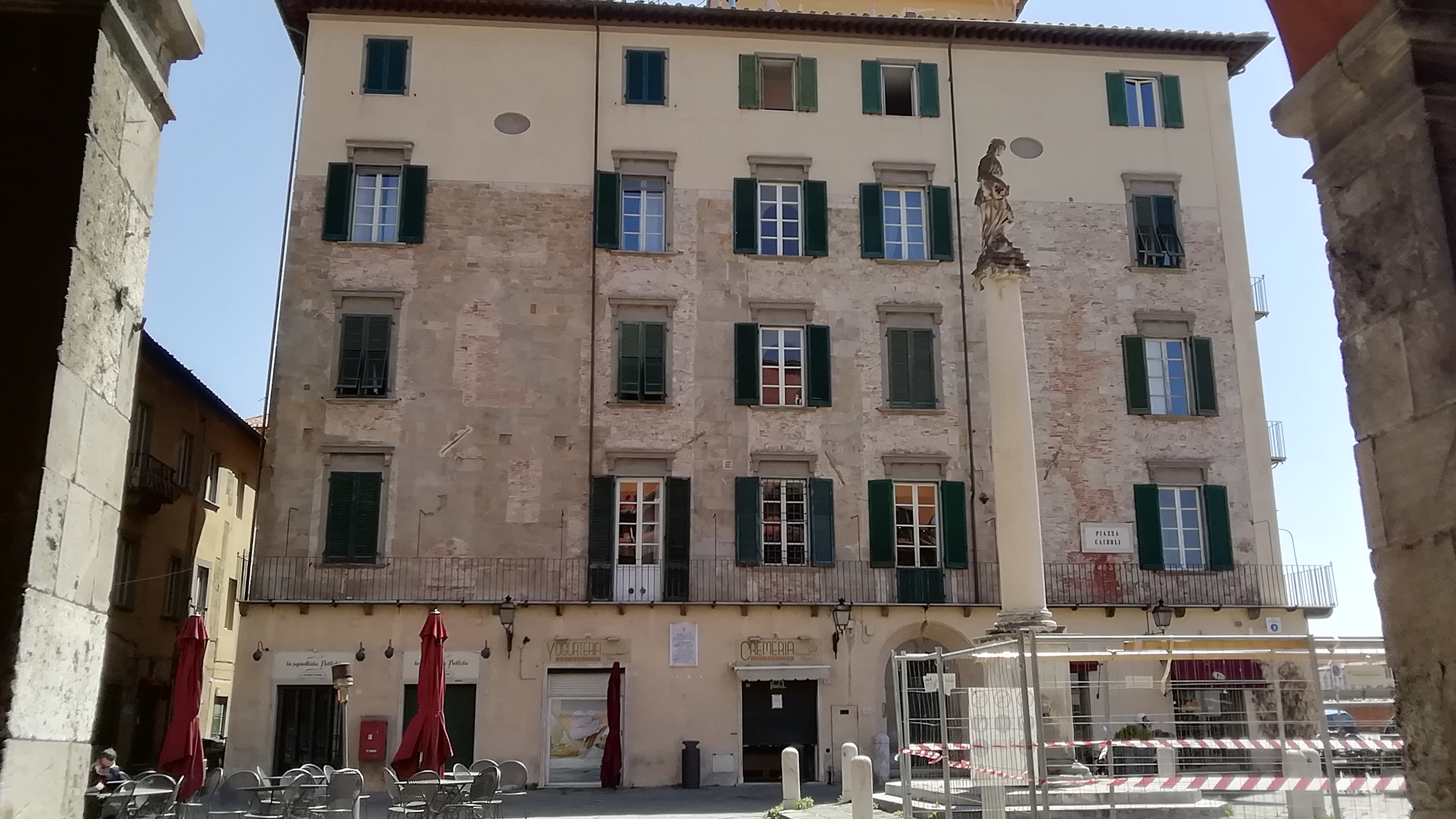 [Palazzo in Piazza Cairoli, 12, 10, 11, 12, 13]