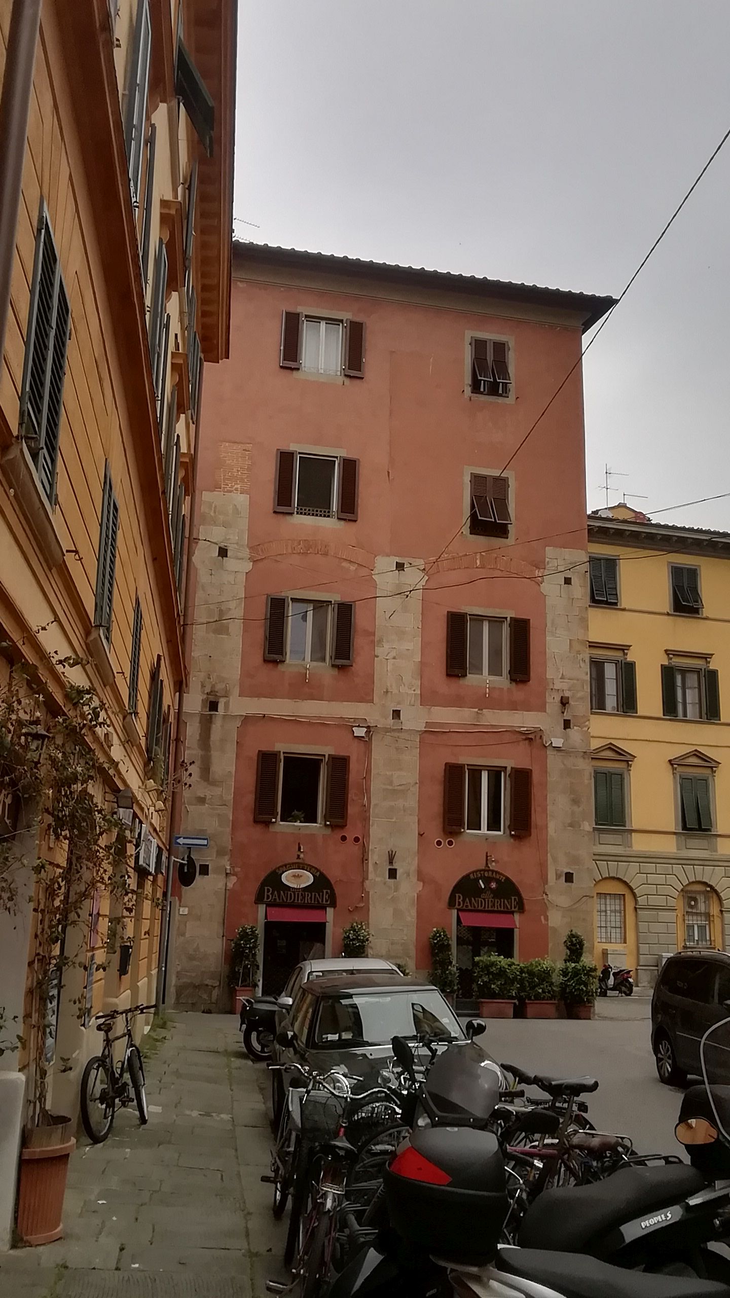 [Palazzo in Piazza Mercanti, 2]