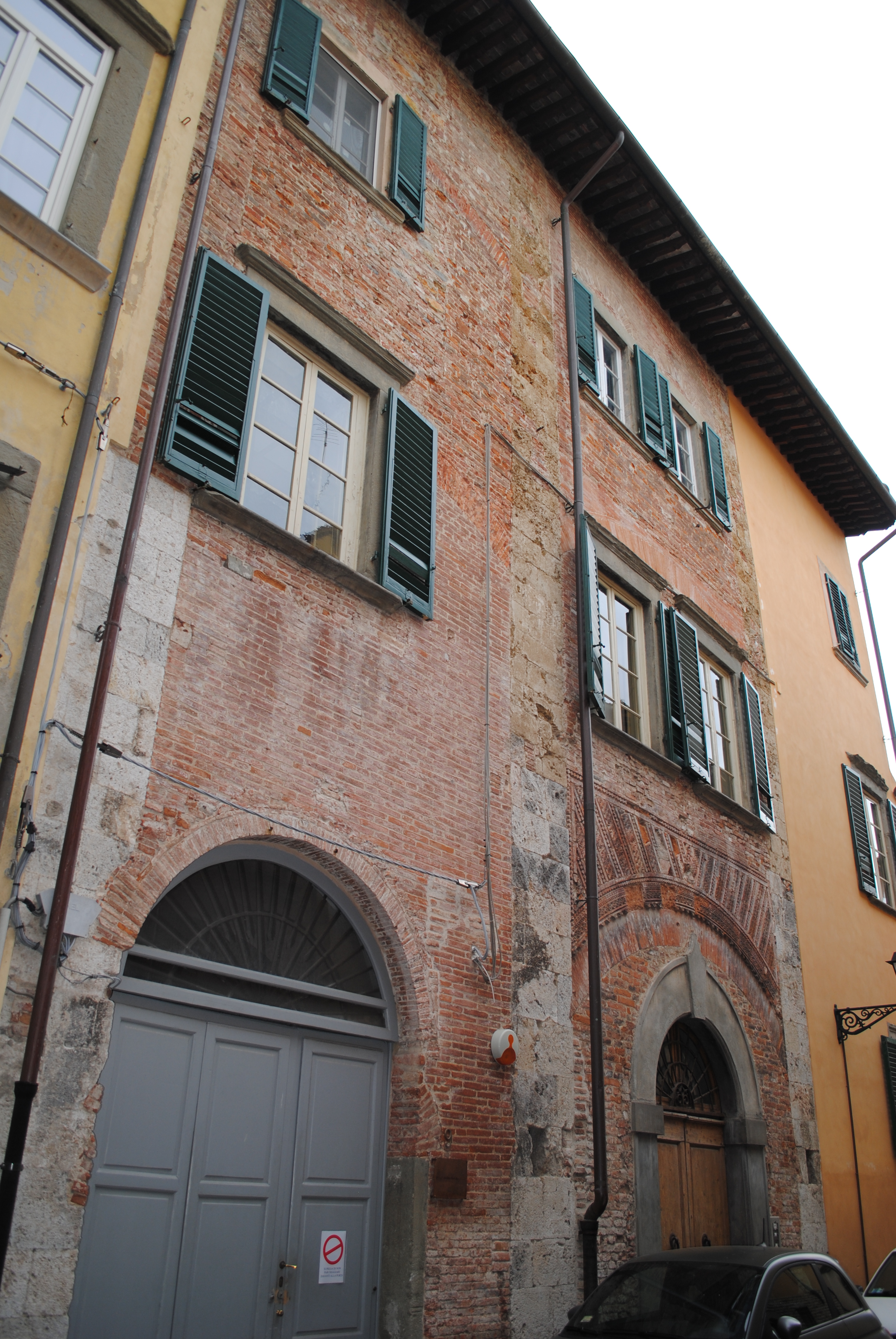 [Palazzo residenziale in via Pietro Gori, 11]