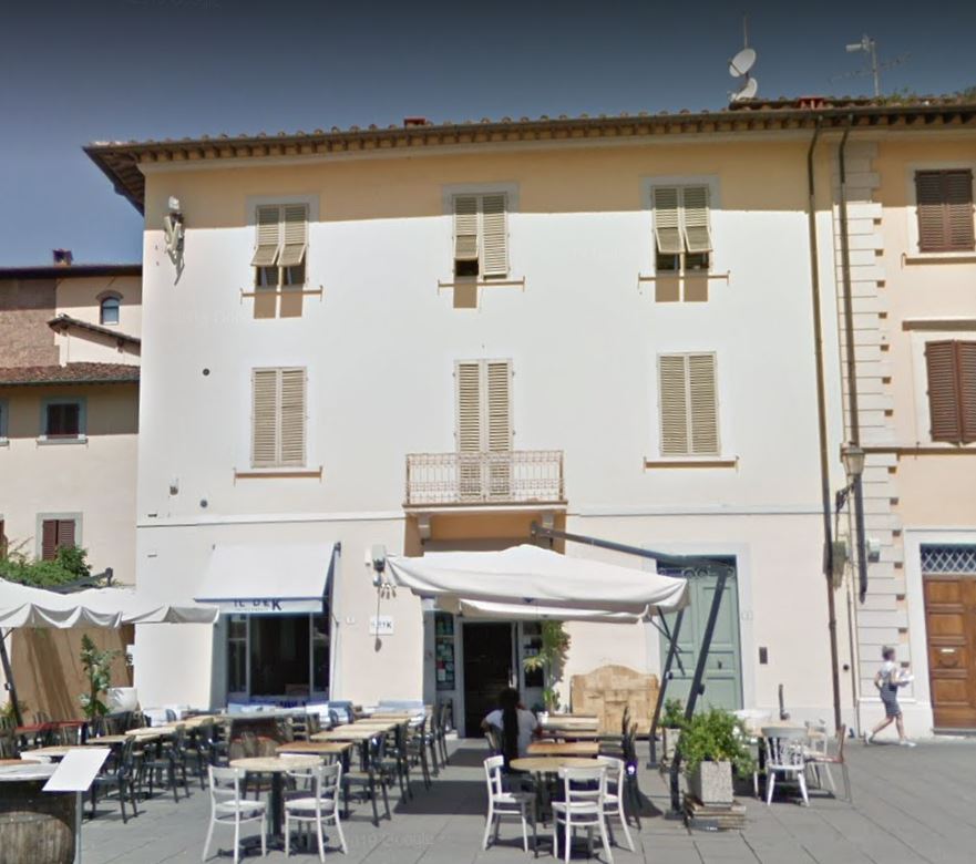 [Palazzo in Piazza Santa Maria delle Carceri 1, 3, 5]